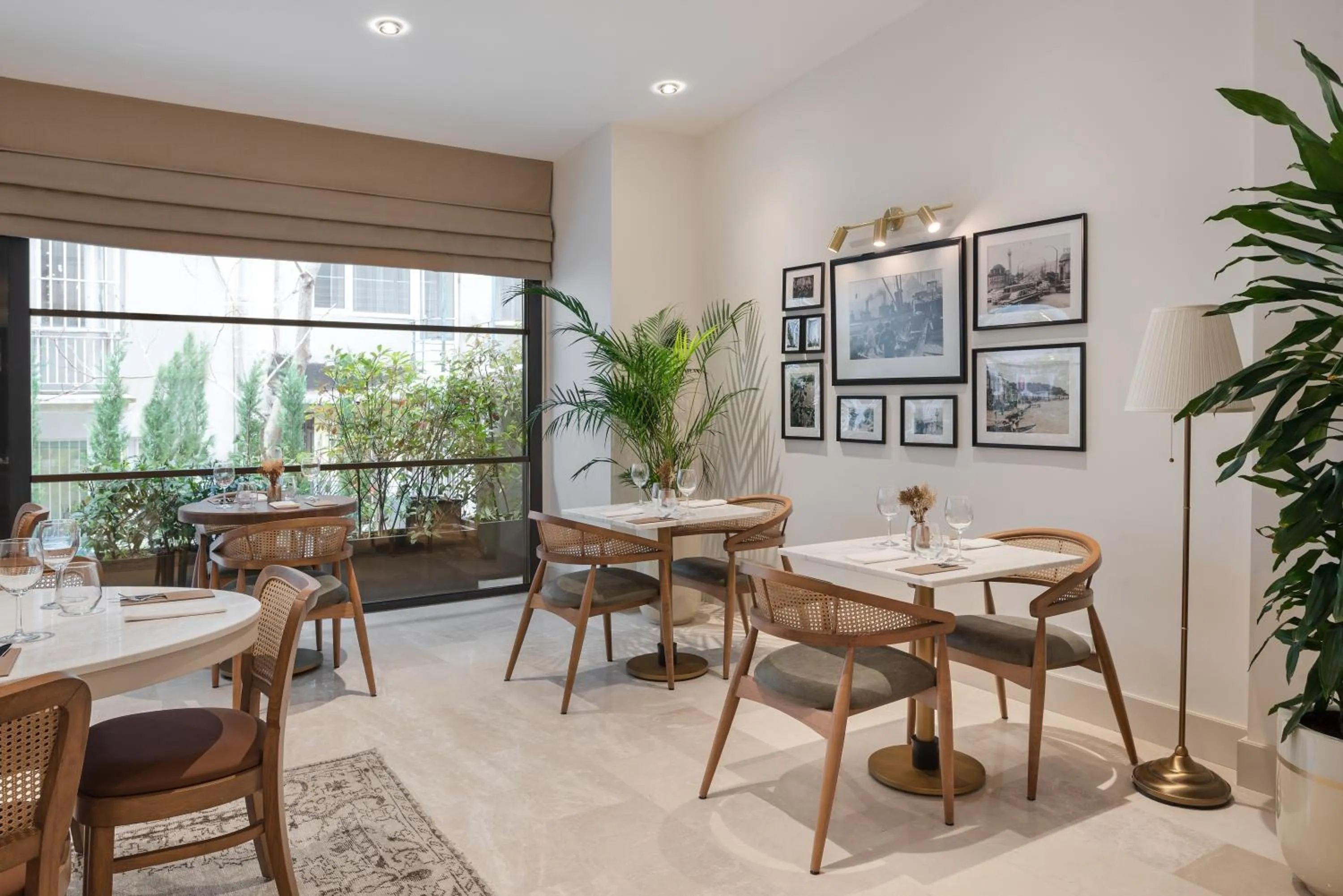 Restaurant/places to eat in Delita City Hotel