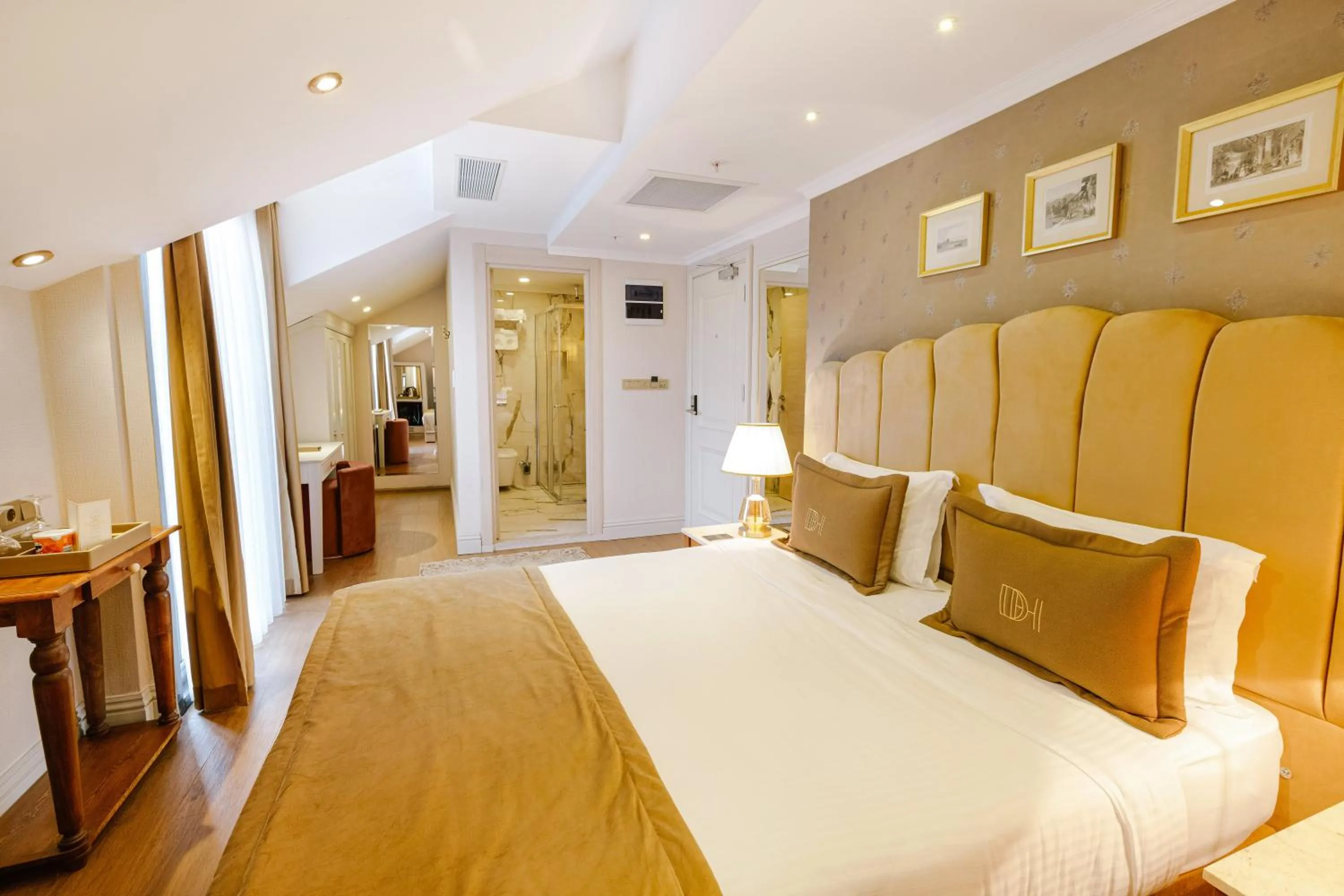 Photo of the whole room, Bed in Delita City Hotel