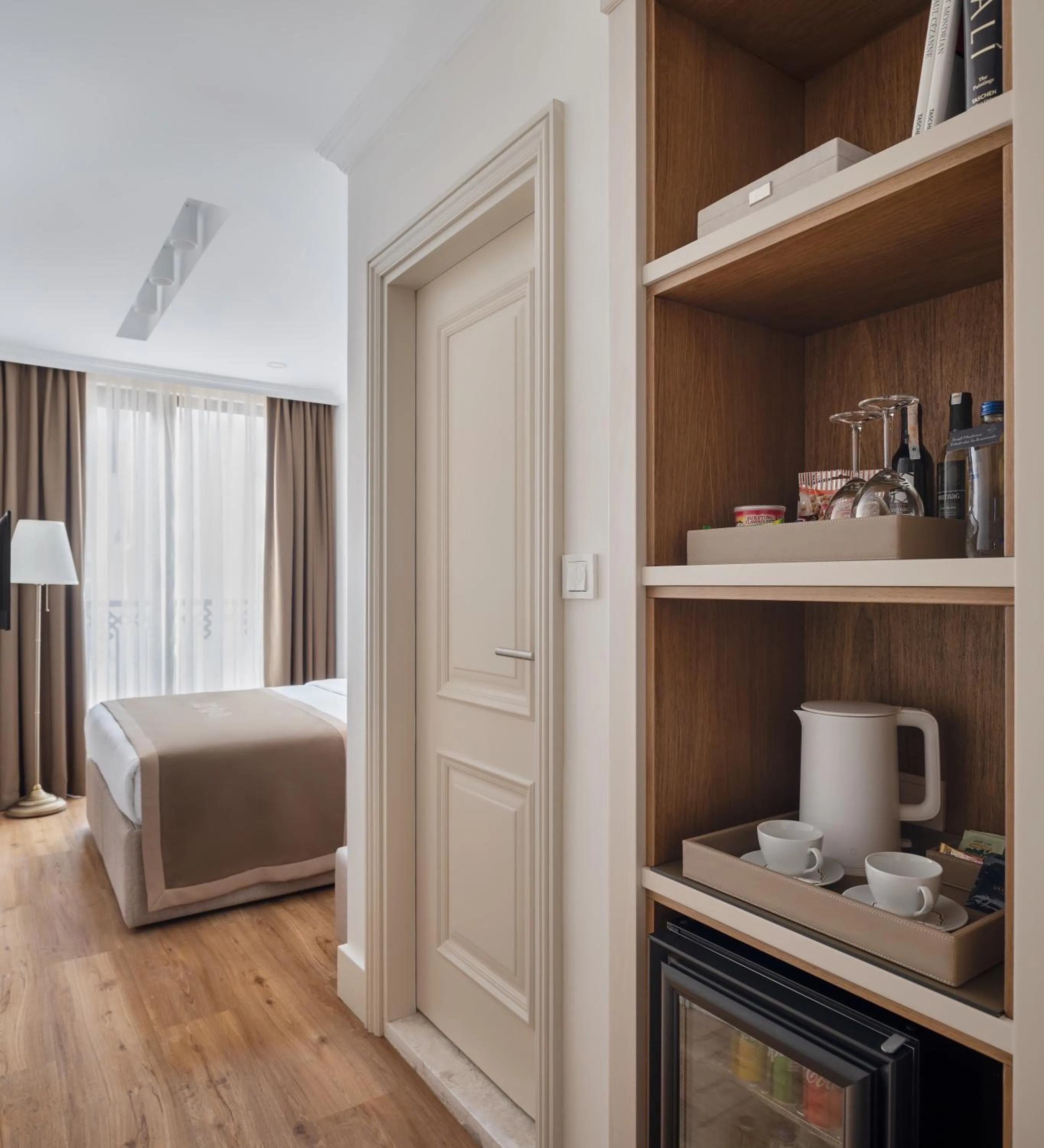 Coffee/tea facilities, Bed in Delita City Hotel