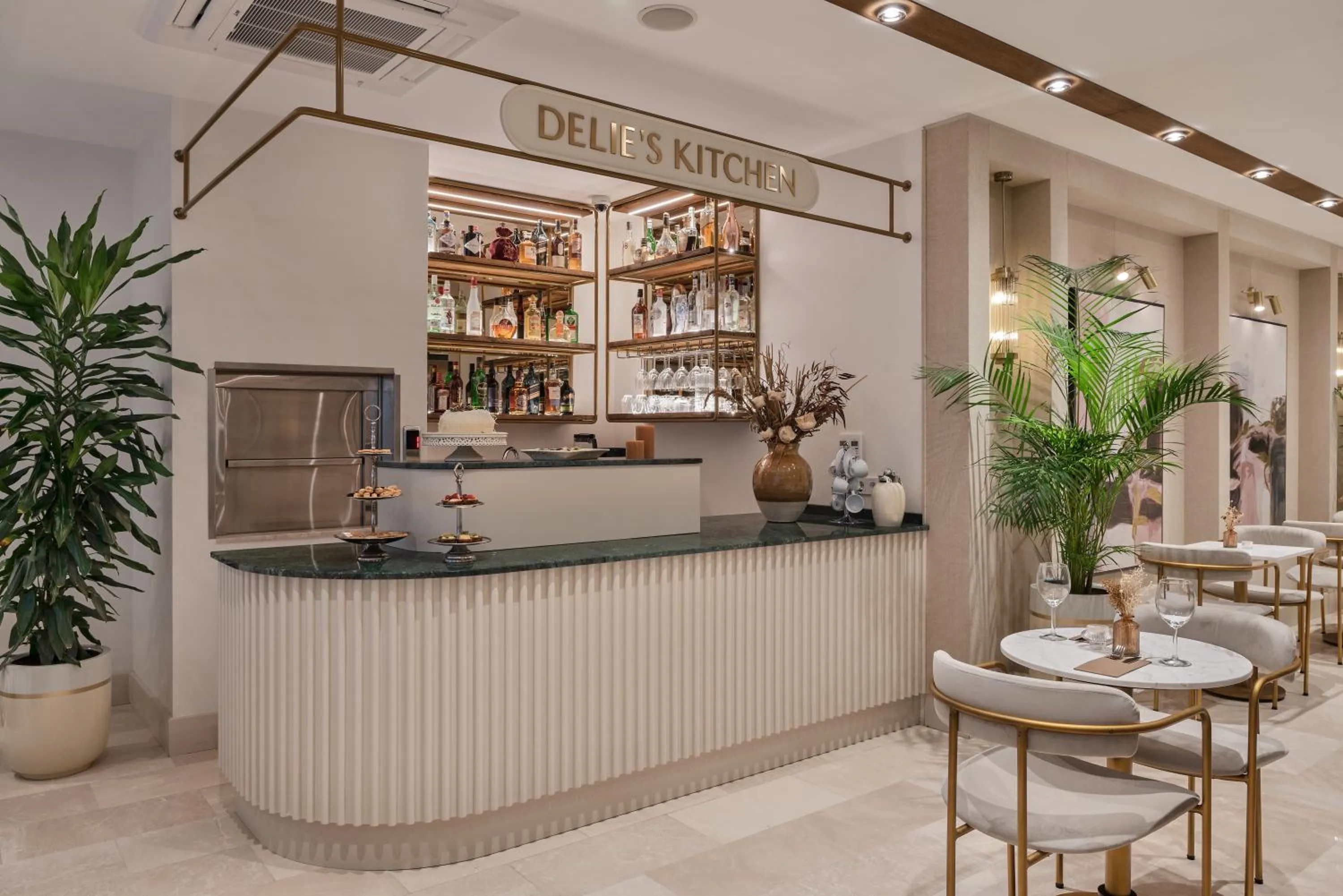 Restaurant/places to eat in Delita City Hotel