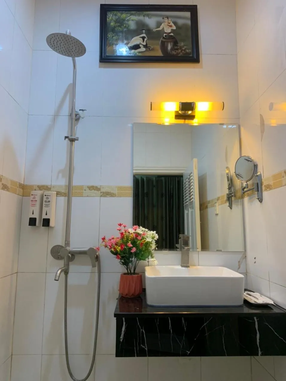 Bathroom in Hotel Nhất Ly