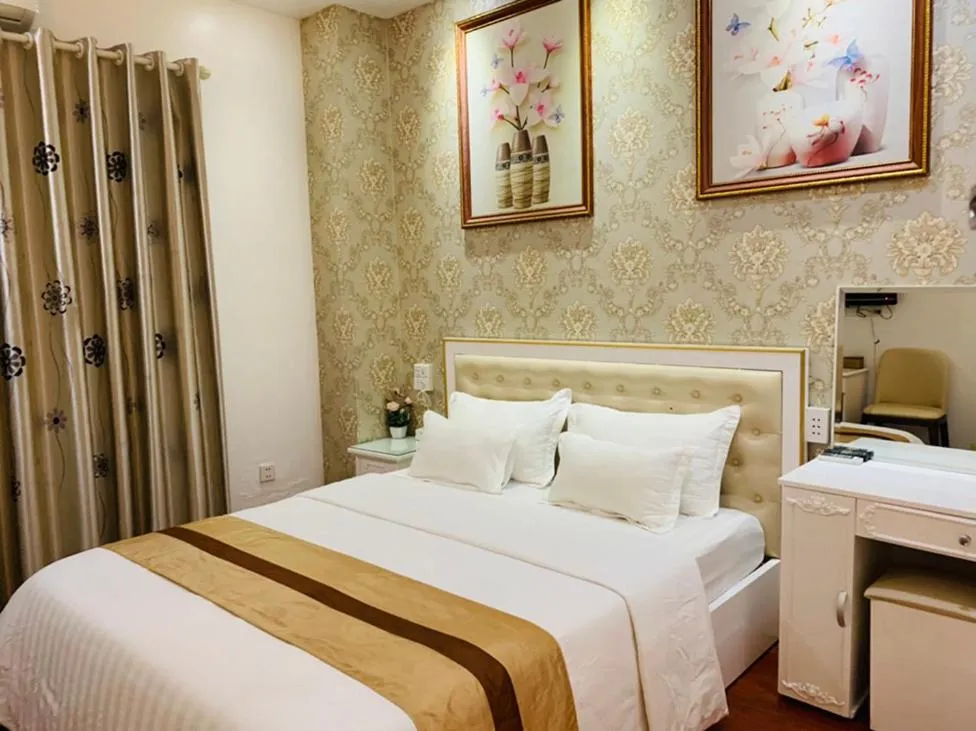 Coffee/tea facilities, Bed in Hotel Nhất Ly