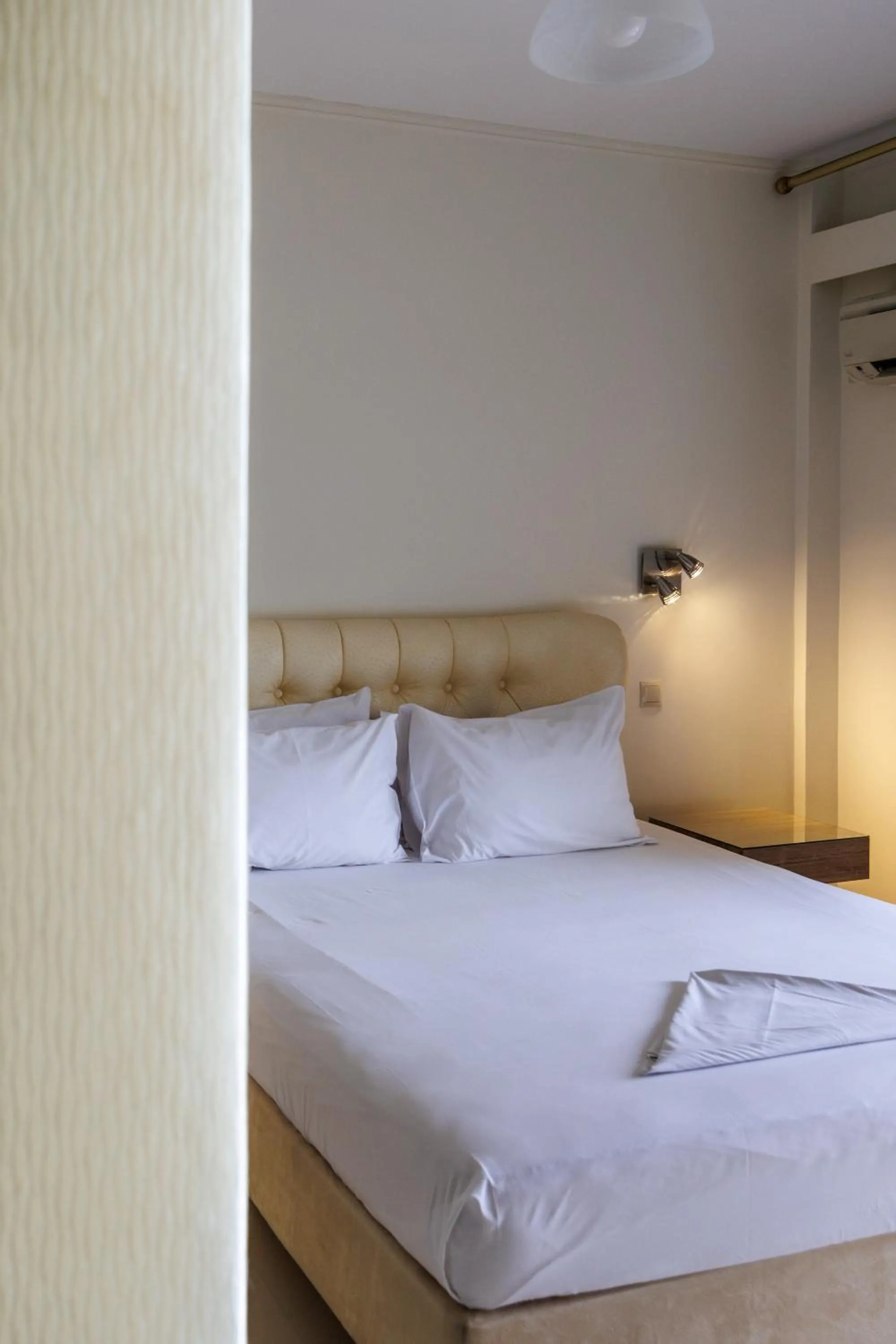 Bedroom, Bed in Ruby Rooms Kifisia