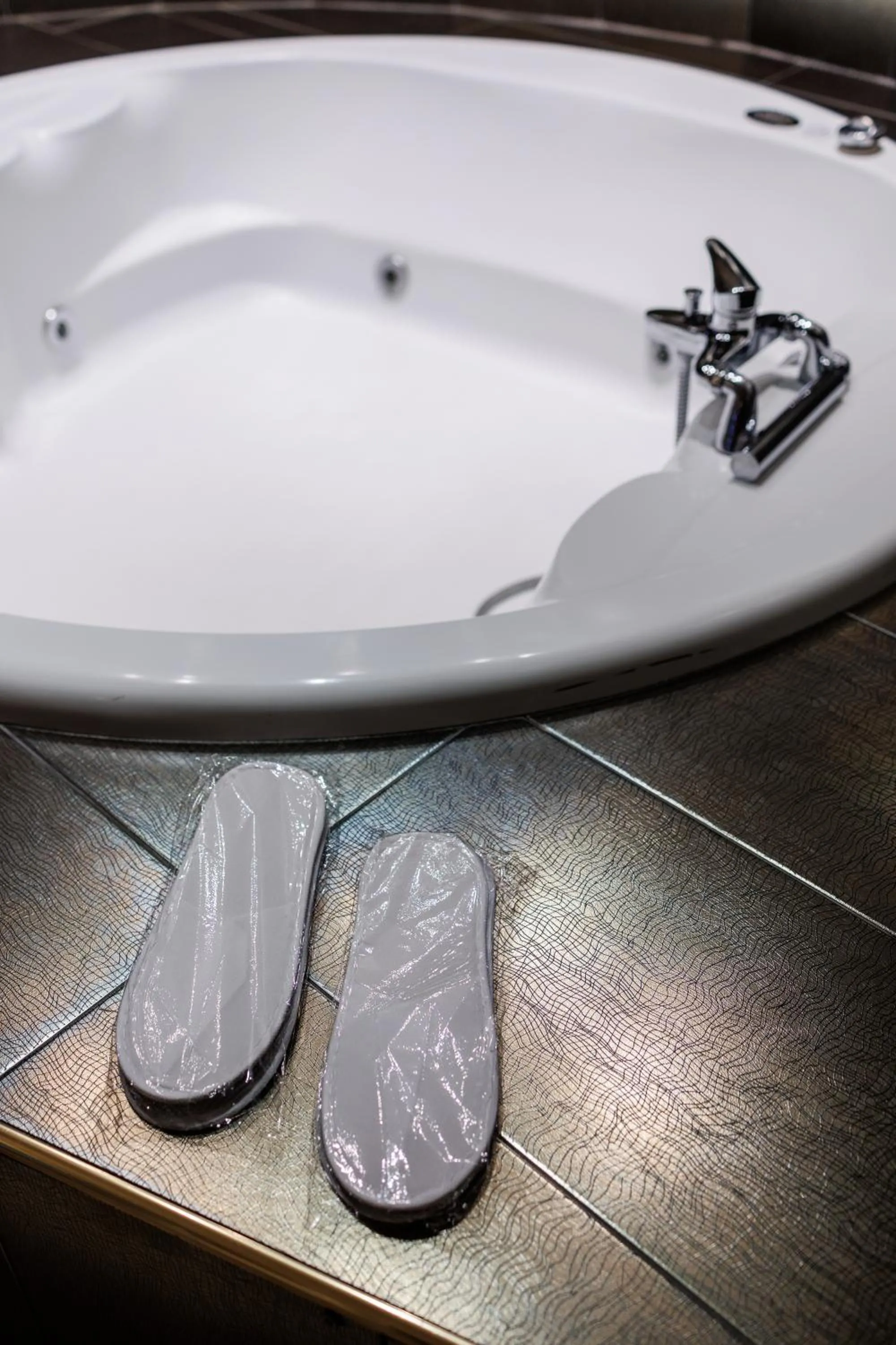 Hot Tub in Ruby Rooms Kifisia