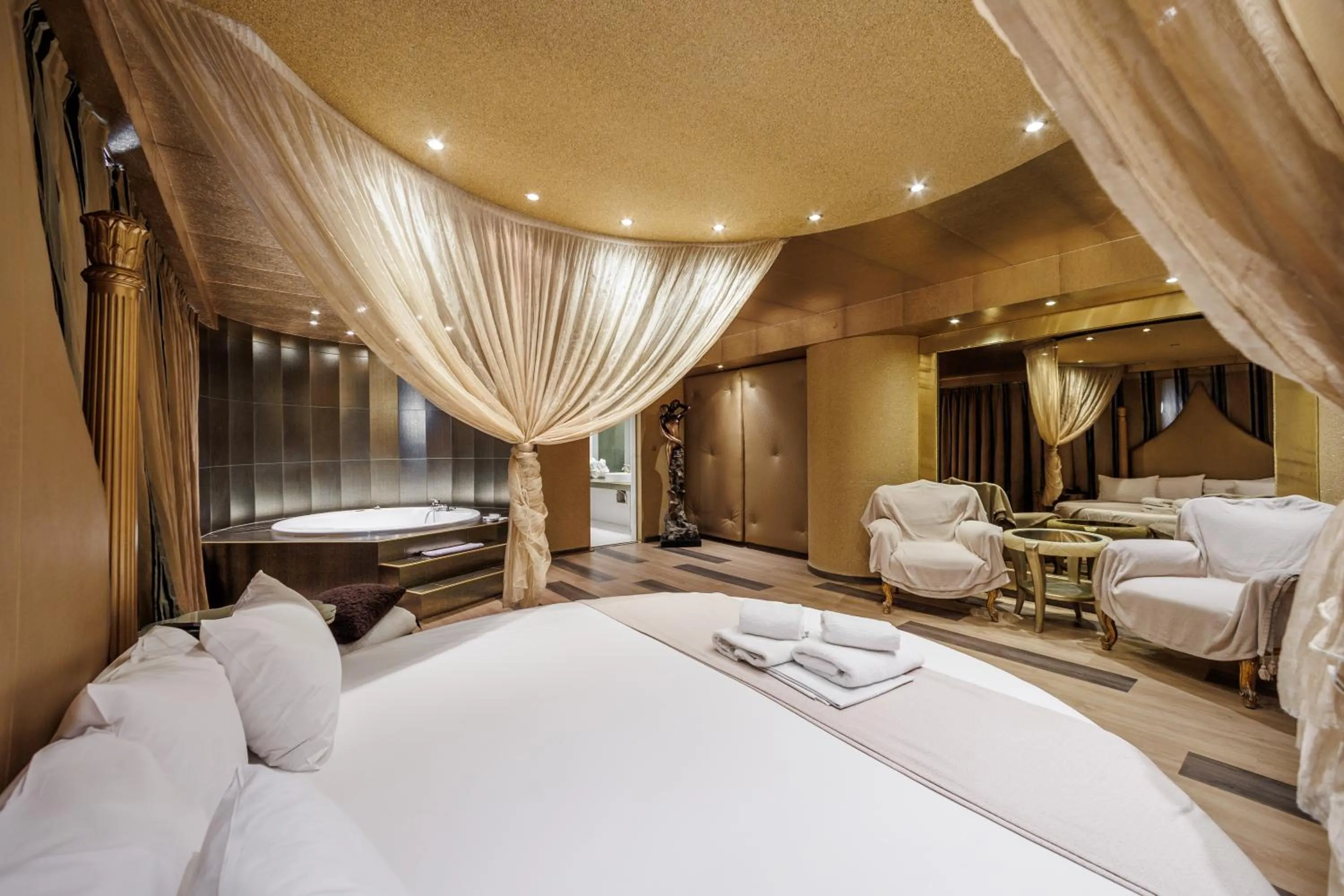 Bedroom, Bed in Ruby Rooms Kifisia