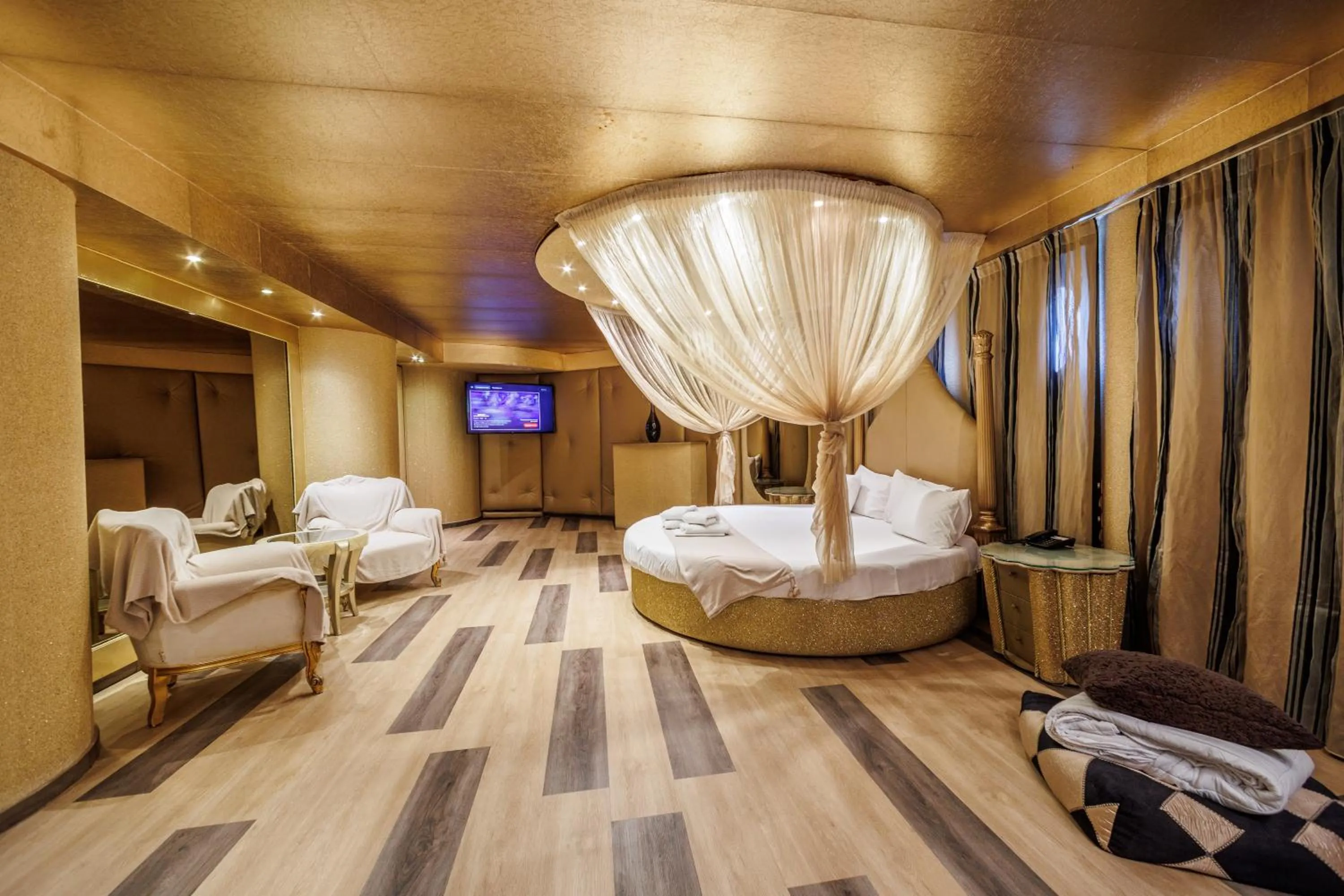 Bedroom, Bed in Ruby Rooms Kifisia