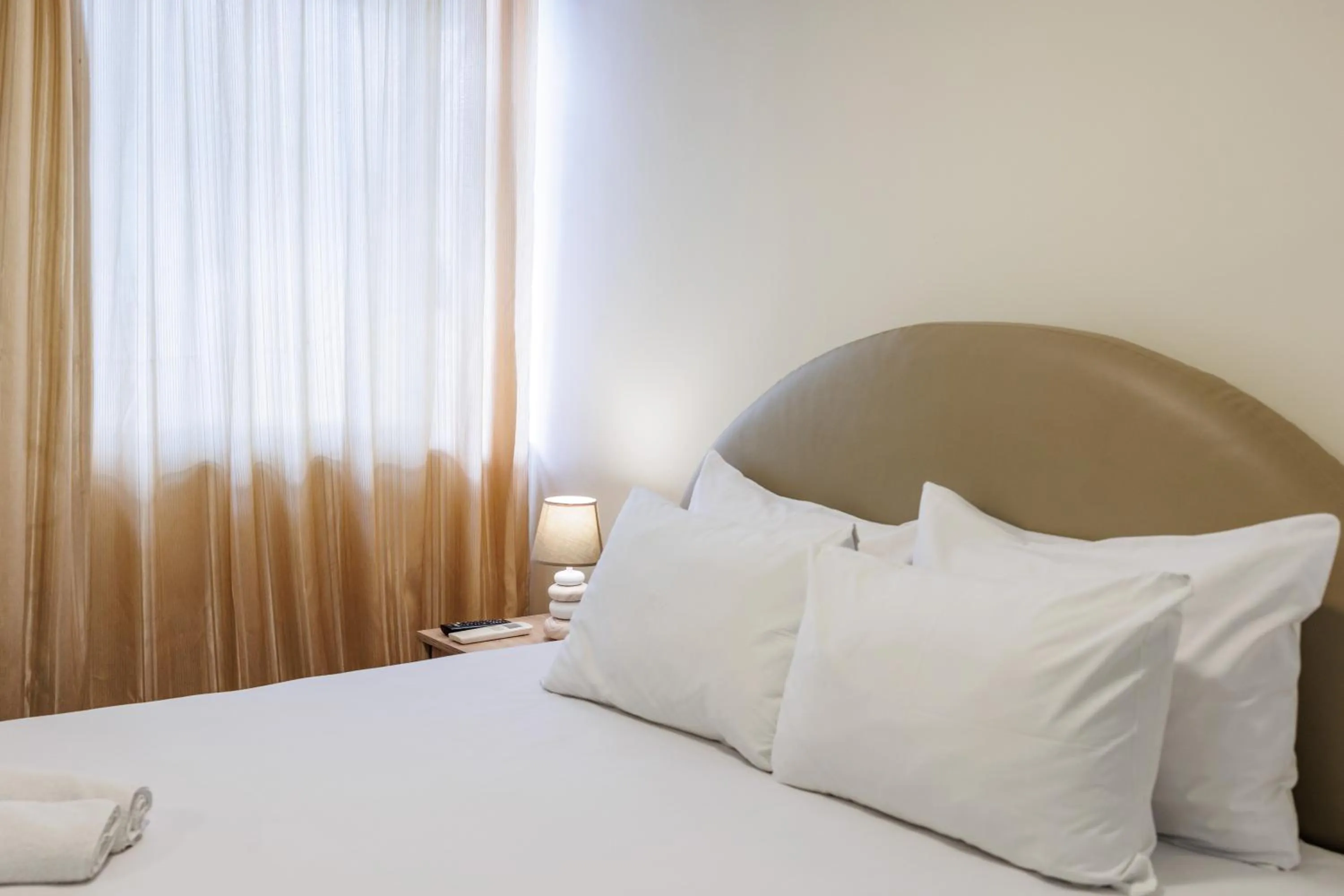 Bedroom, Bed in Ruby Rooms Kifisia