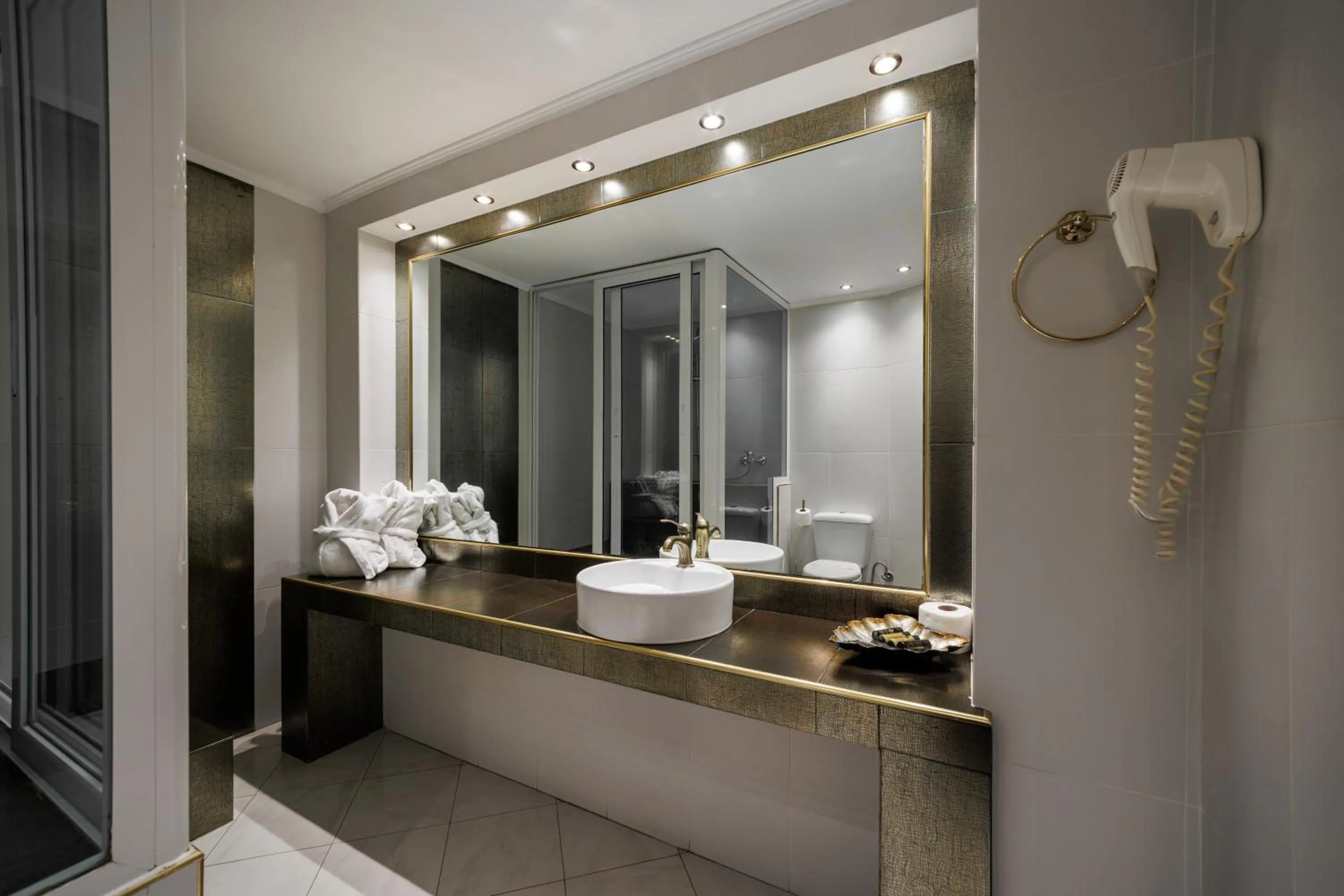 Bathroom in Ruby Rooms Kifisia