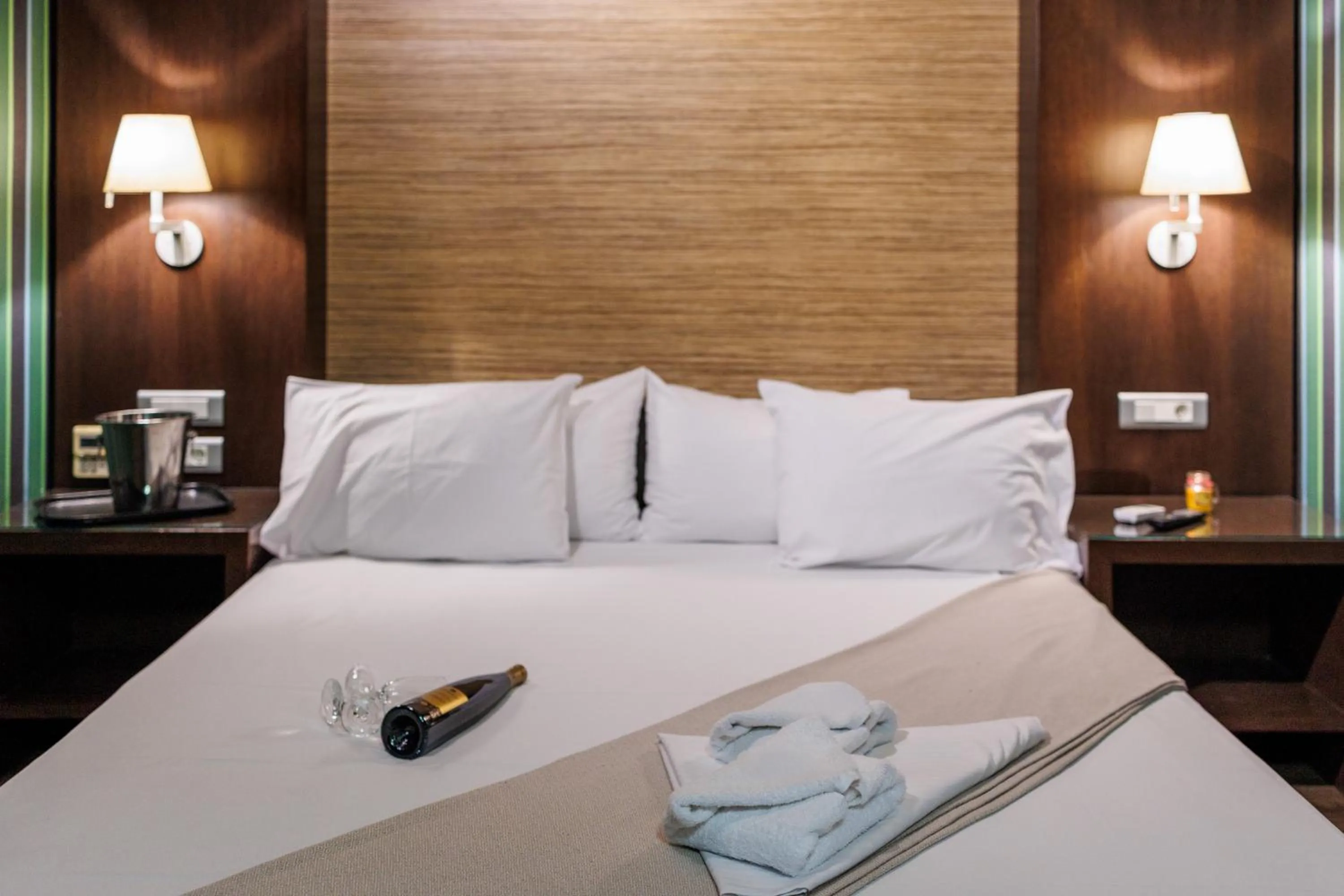 Bed in Ruby Rooms Kifisia