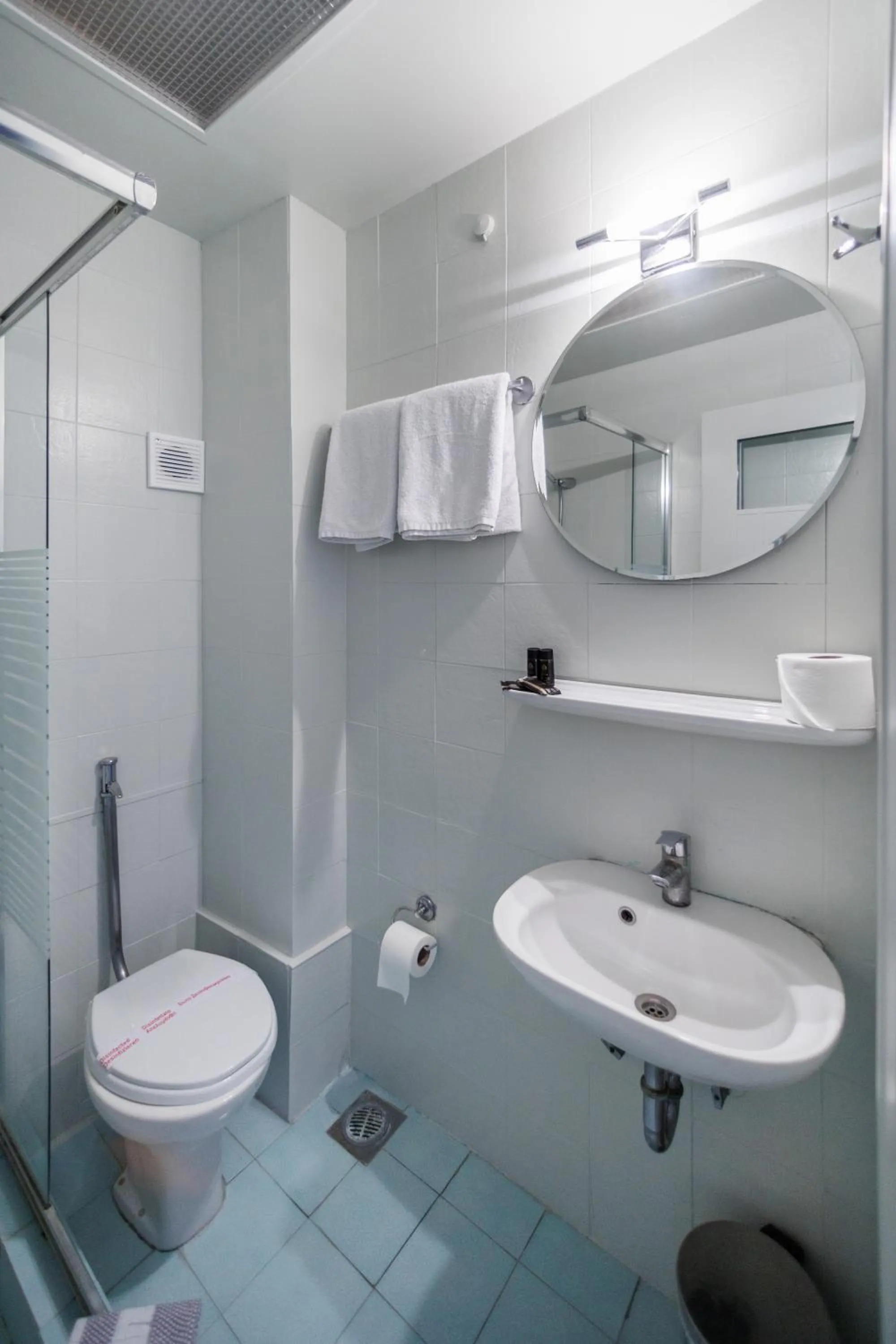 Bathroom in Ruby Rooms Kifisia