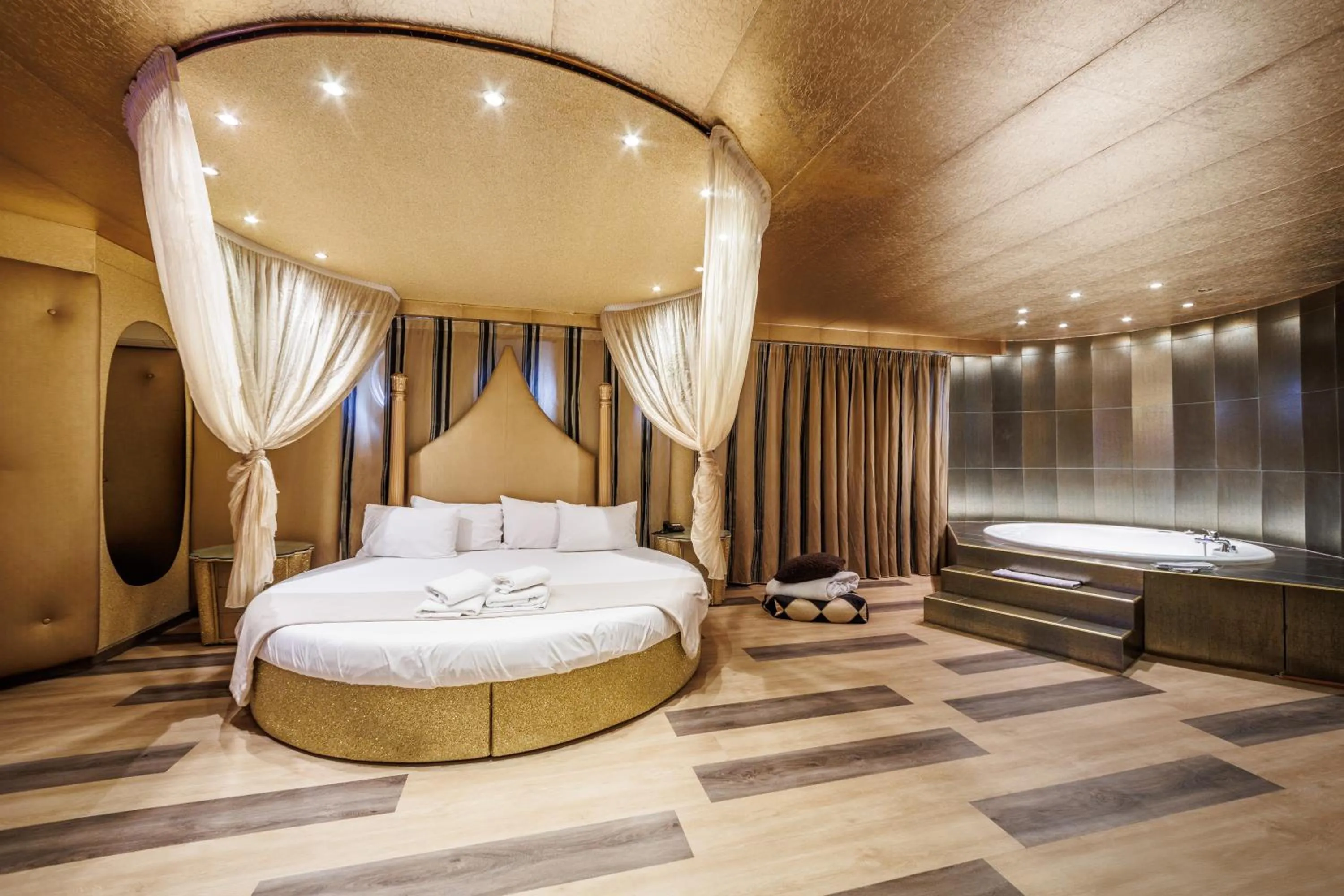 Bedroom, Bed in Ruby Rooms Kifisia