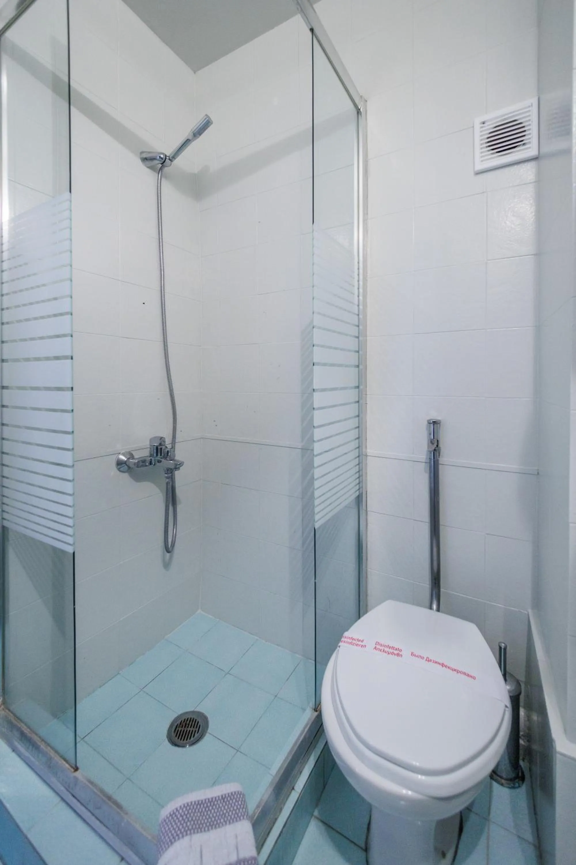 Bathroom in Ruby Rooms Kifisia