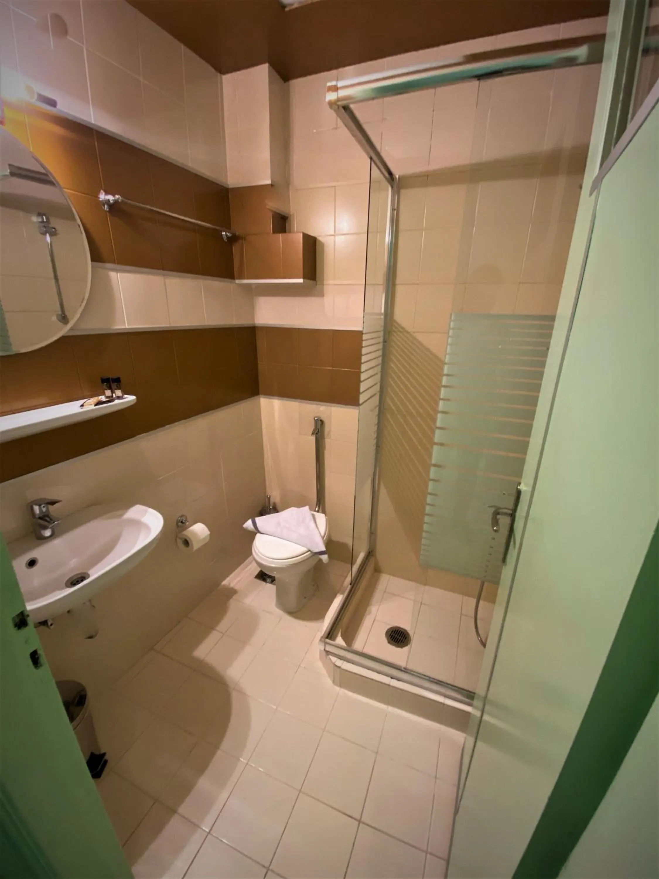 Toilet in Ruby Rooms Kifisia