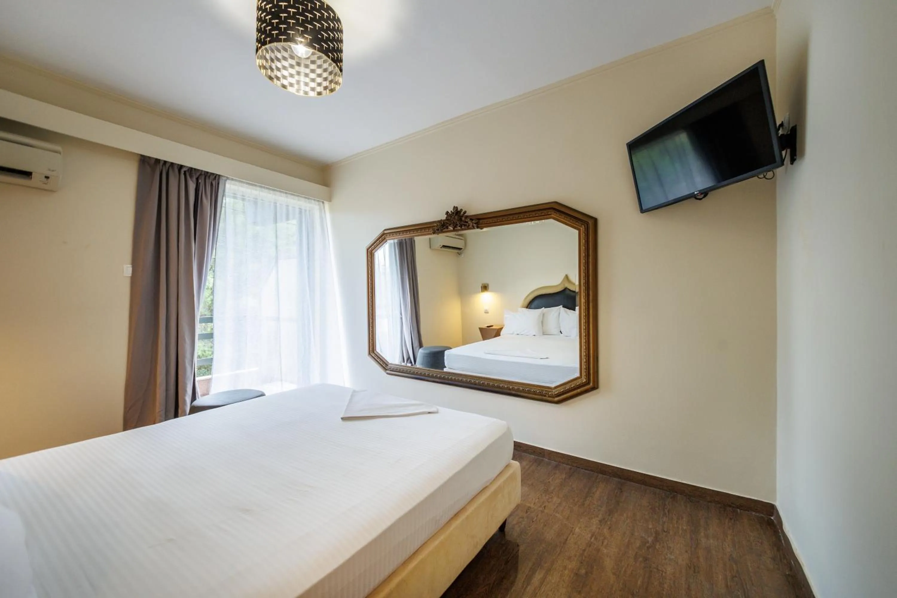 Bedroom, Bed in Ruby Rooms Kifisia