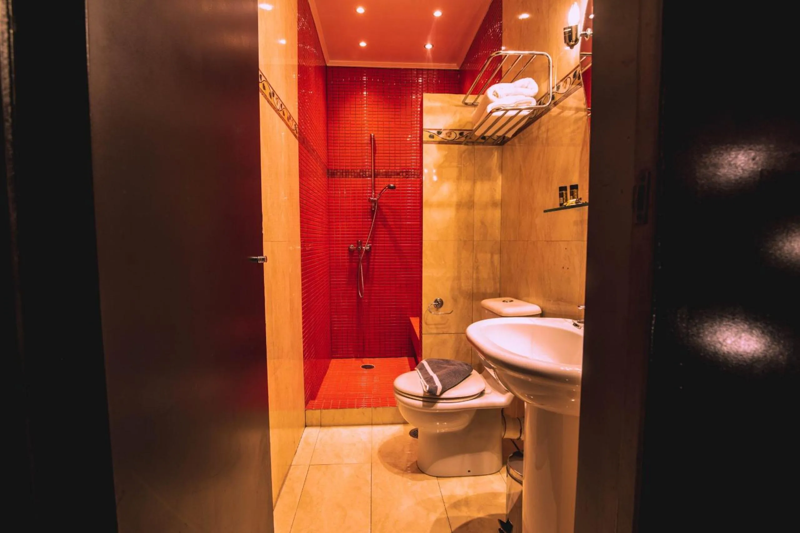 Bathroom in Ruby Rooms Kifisia