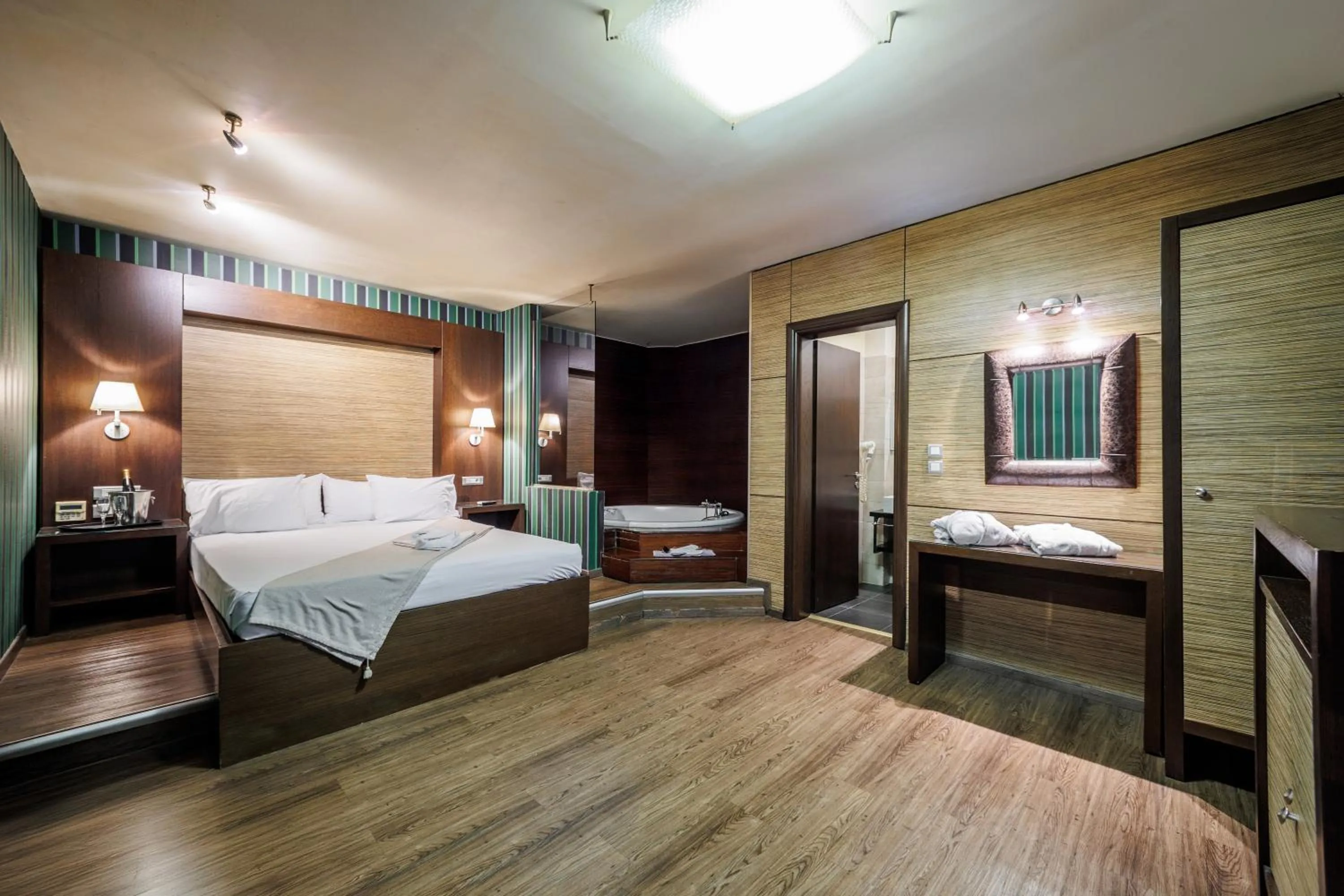 Bed in Ruby Rooms Kifisia