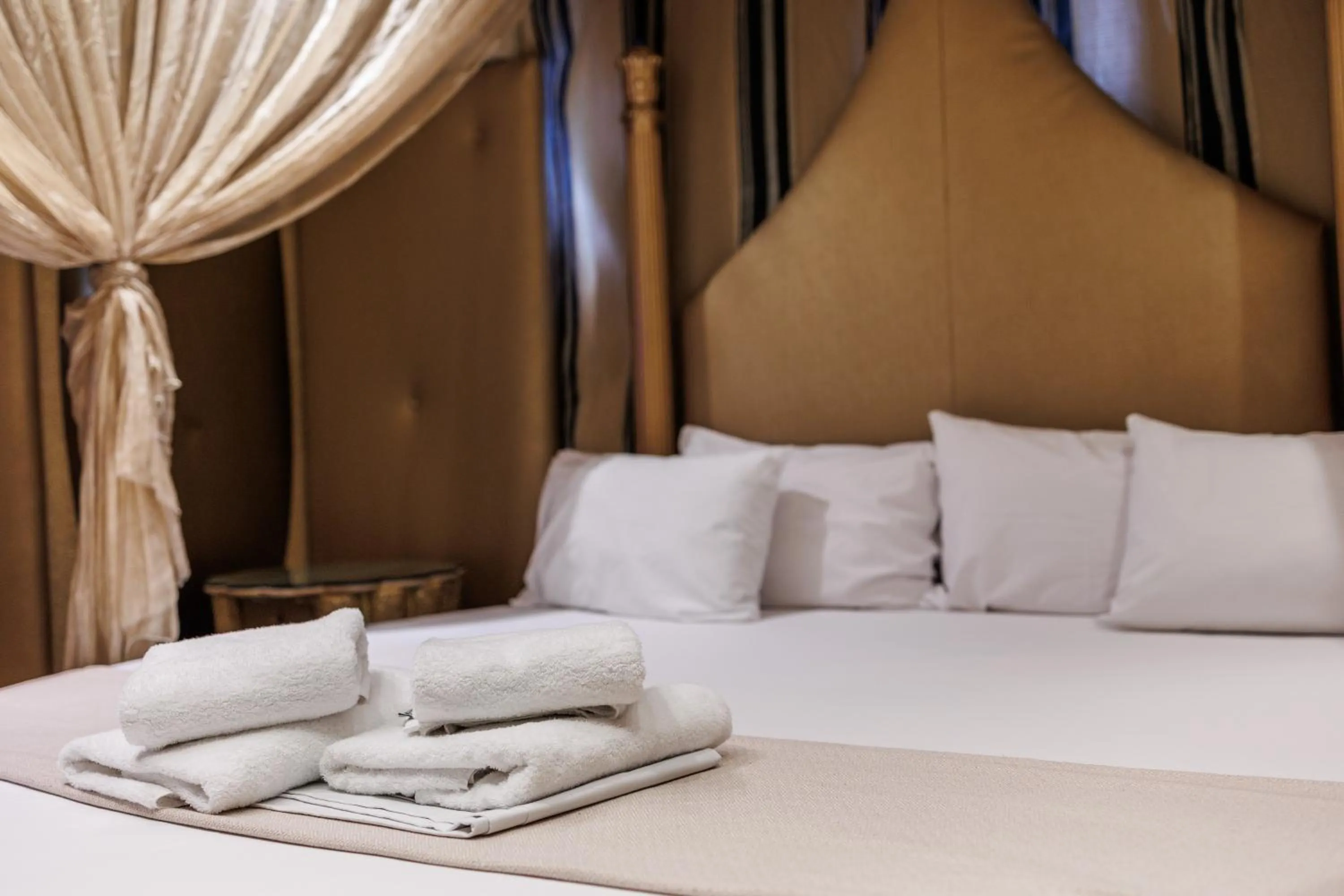 Bedroom, Bed in Ruby Rooms Kifisia