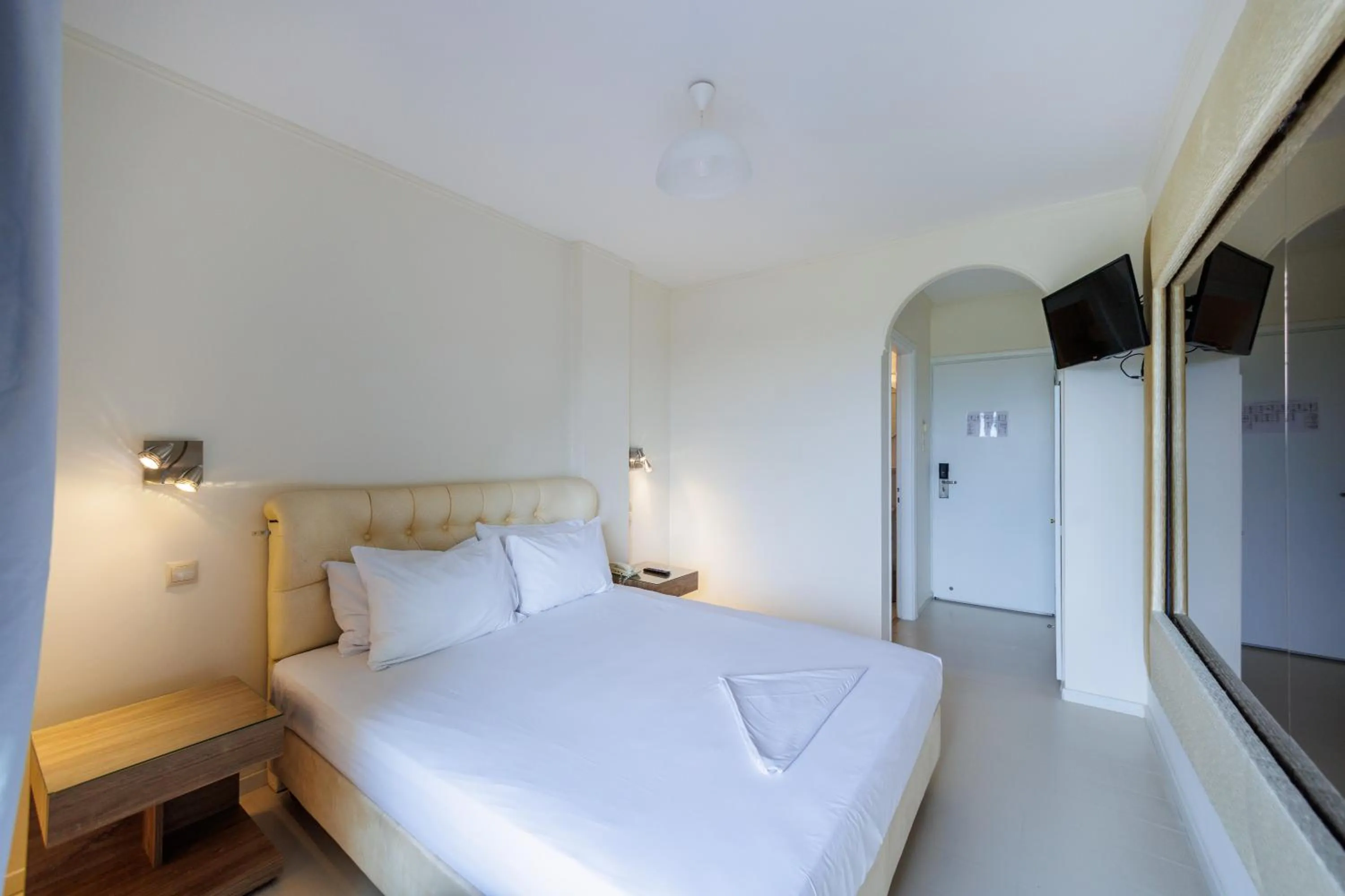 Bedroom, Bed in Ruby Rooms Kifisia