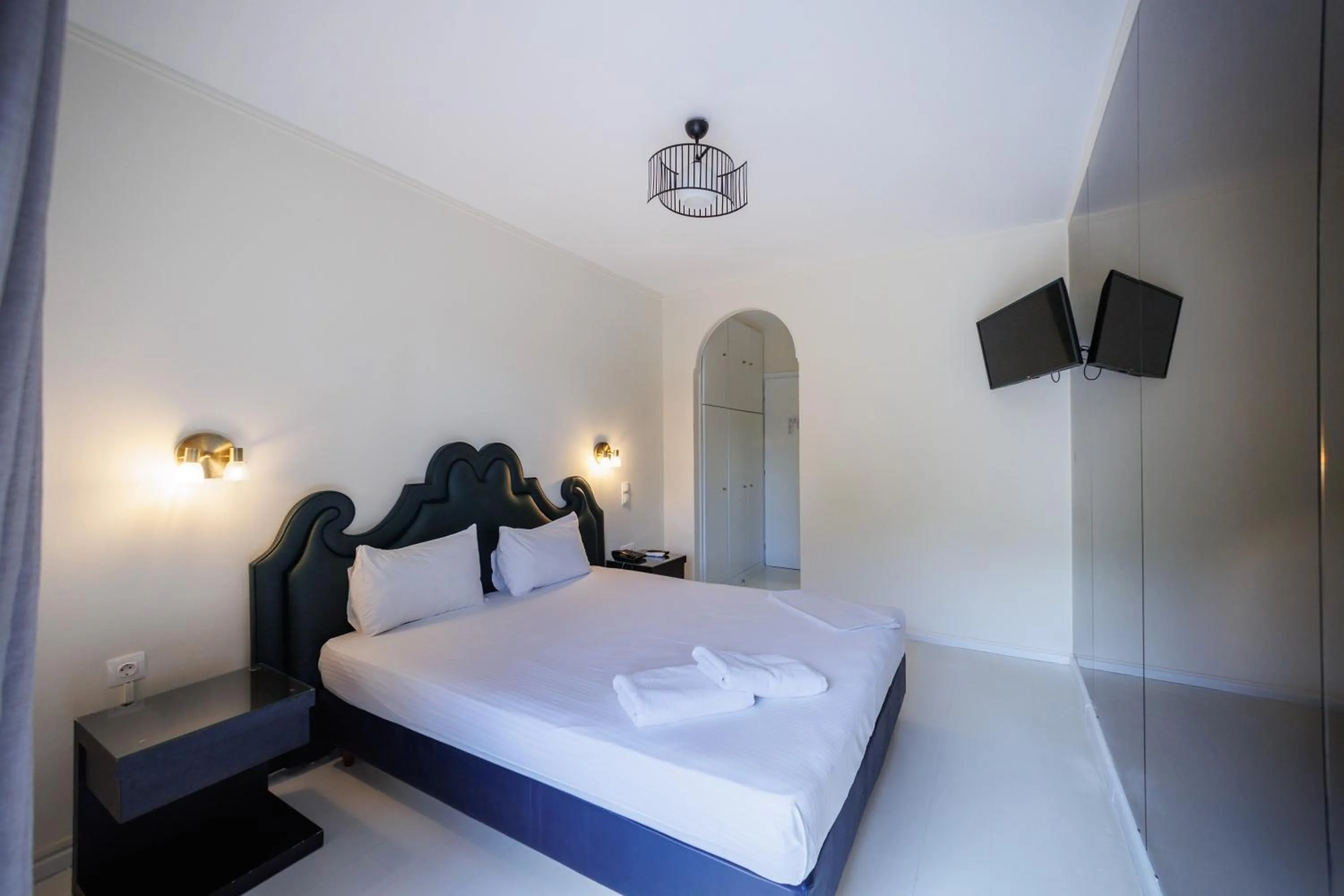 Bedroom, Bed in Ruby Rooms Kifisia