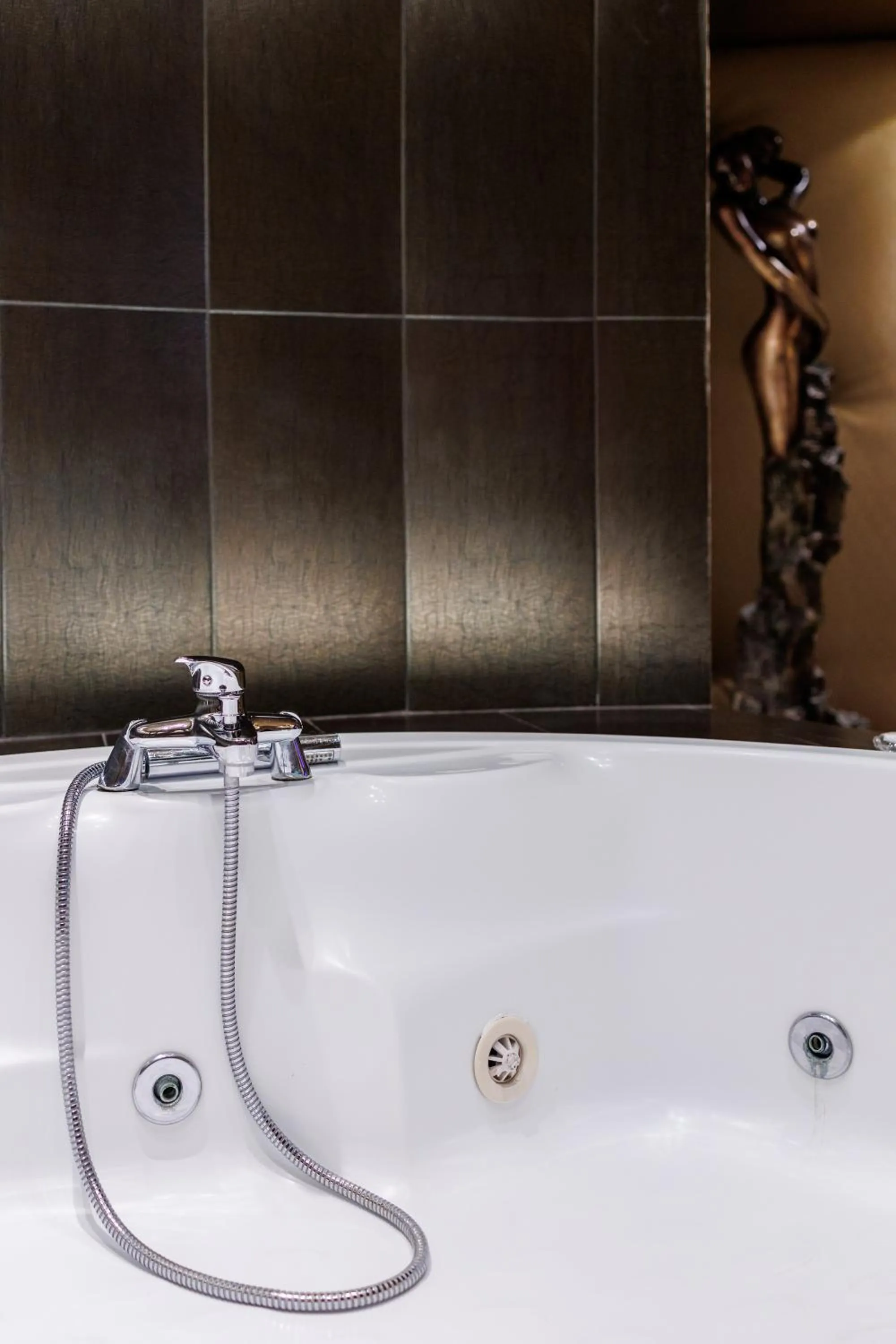 Hot Tub in Ruby Rooms Kifisia