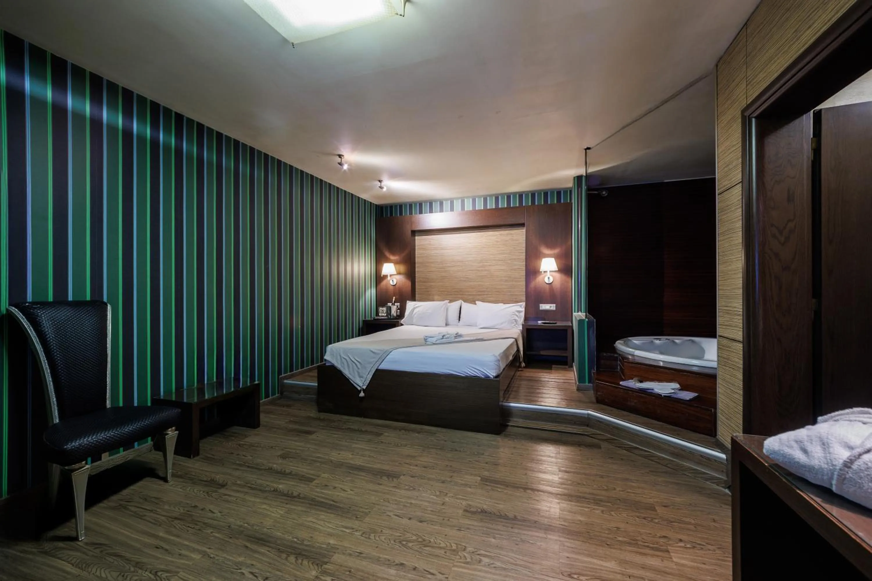 Bed in Ruby Rooms Kifisia