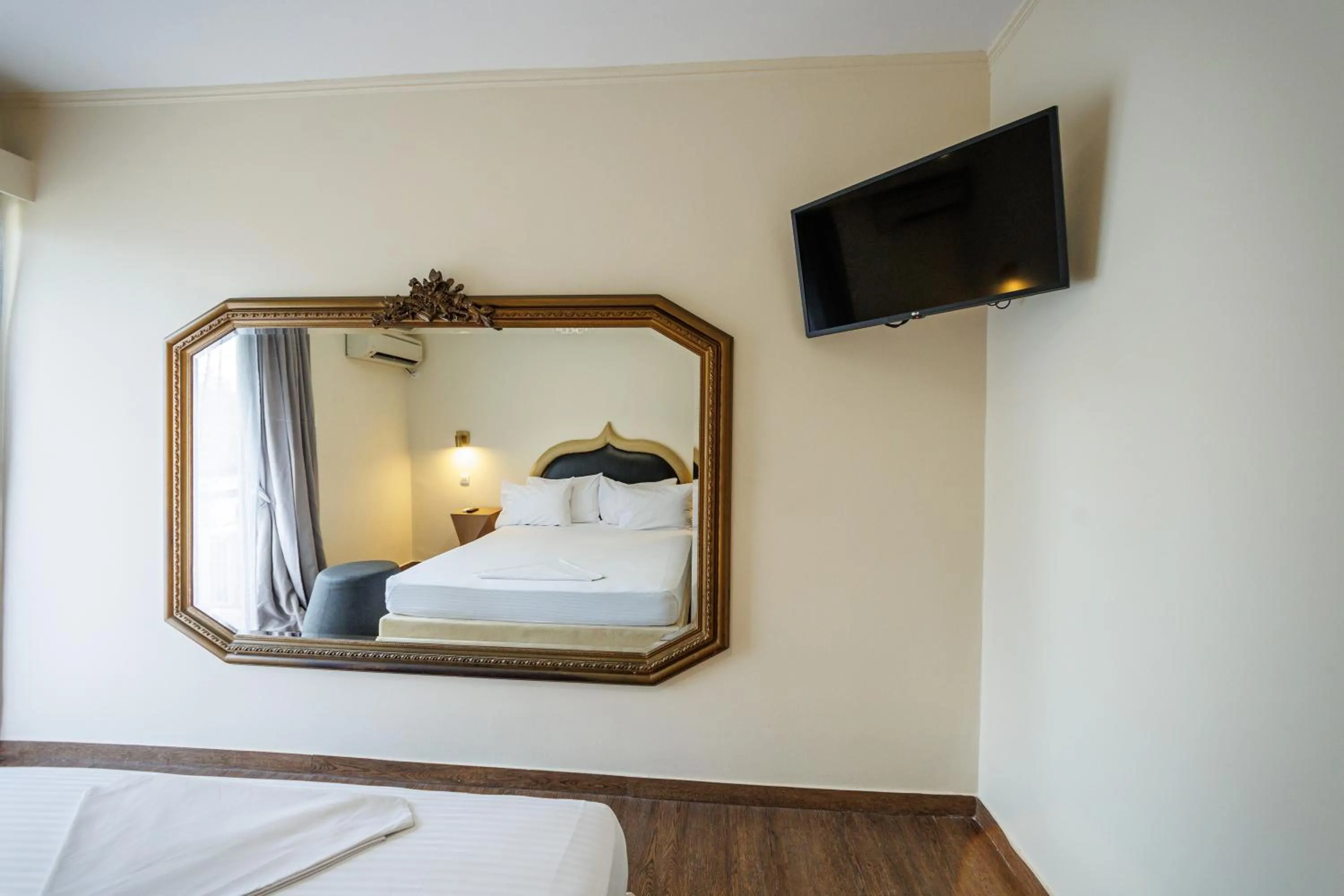 Bedroom, Bed in Ruby Rooms Kifisia