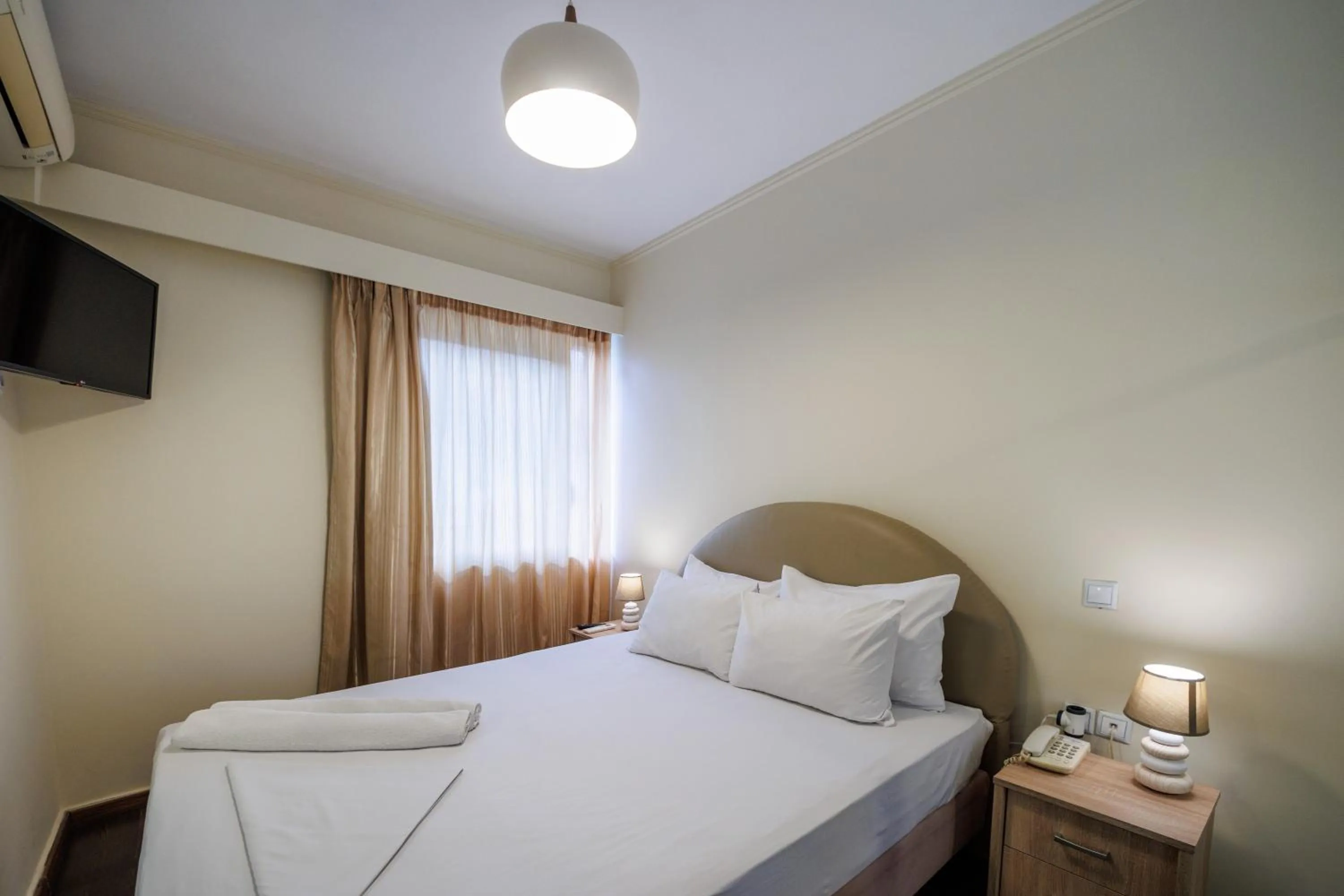 Bedroom, Bed in Ruby Rooms Kifisia