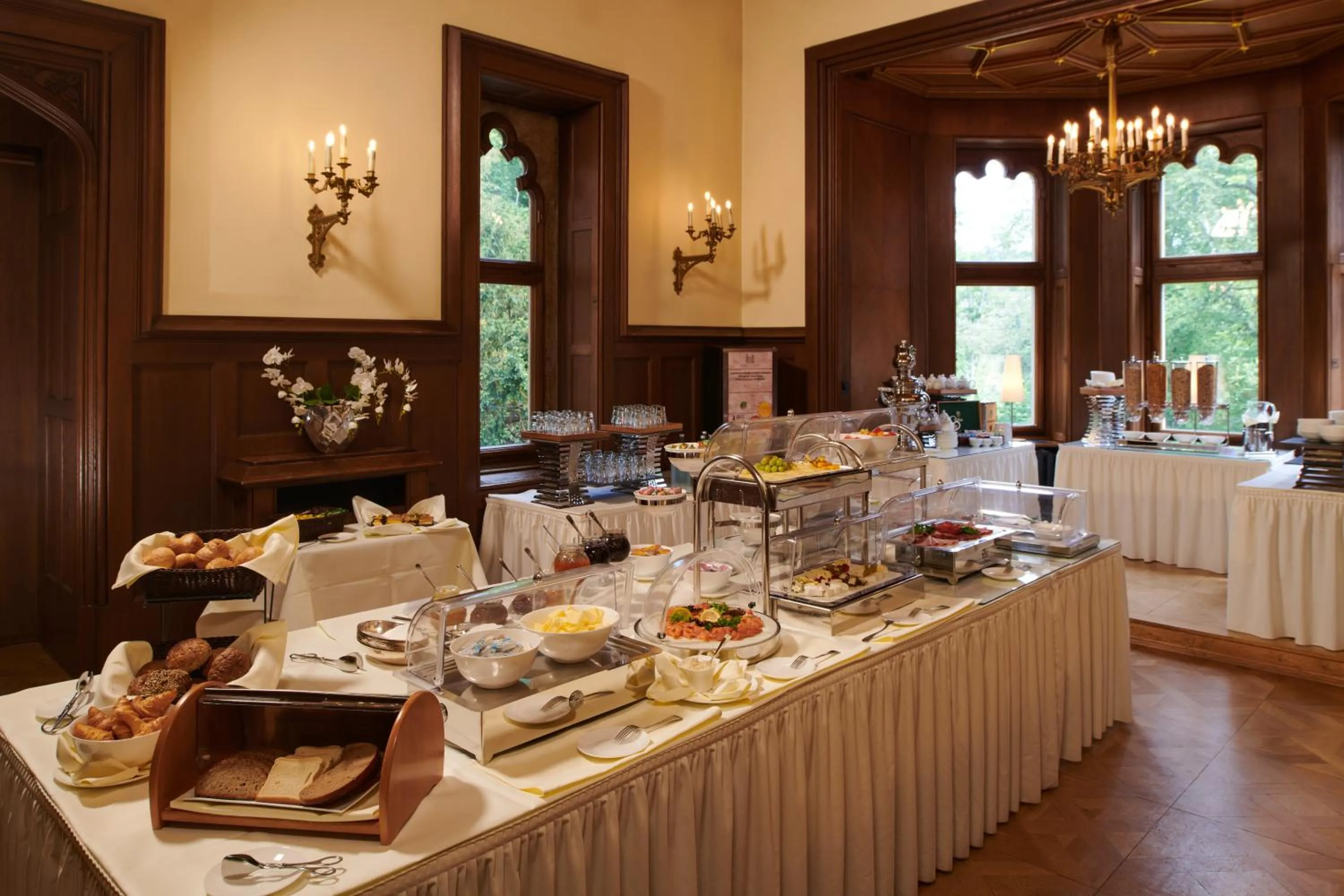 Breakfast in Hotel Schloss Eckberg