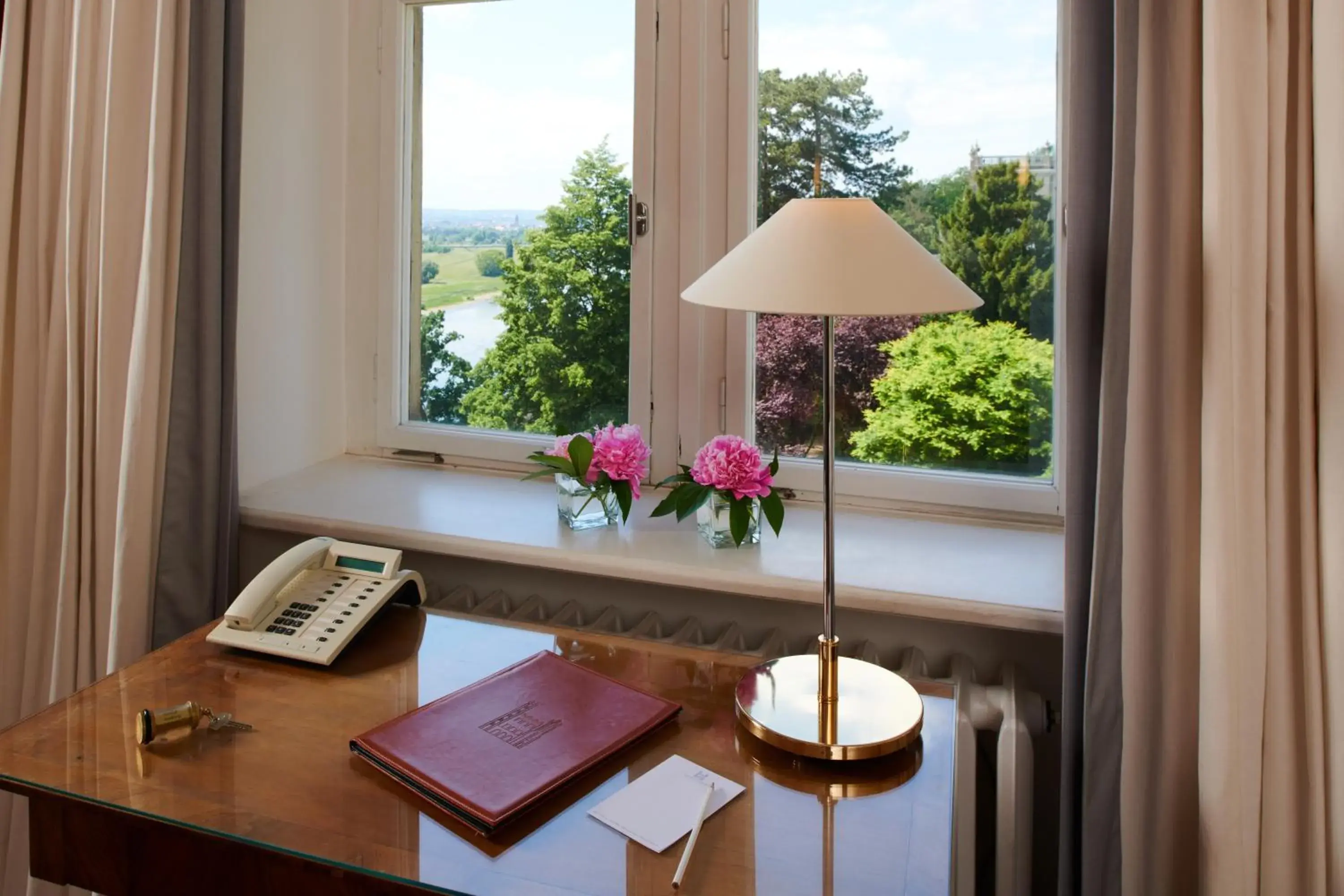 Exclusive Double Room - single occupancy - Castle ****S in Hotel Schloss Eckberg Exclusive Double Room - single occupancy - Castle ****S in Hotel Schloss Eckberg