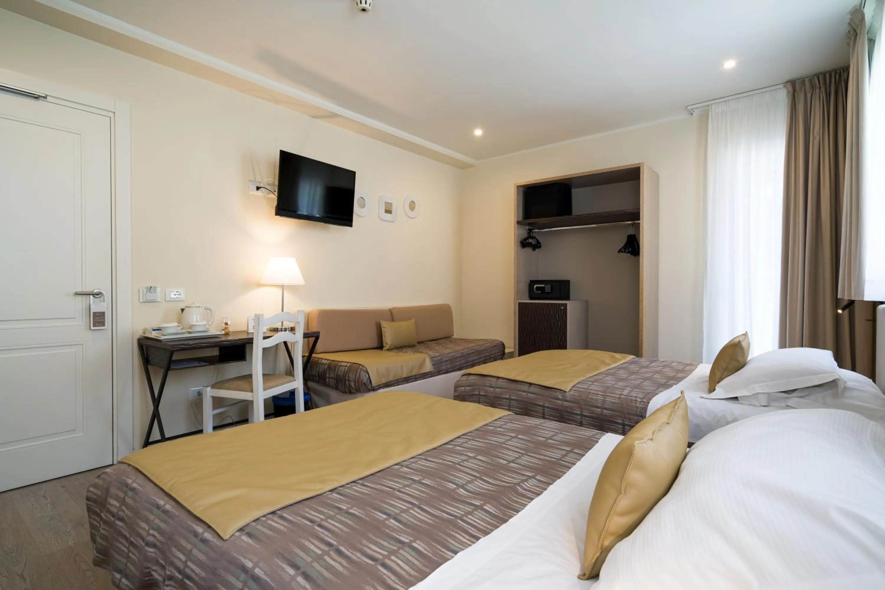 Photo of the whole room, Bed in Hotel Rivage Taormina