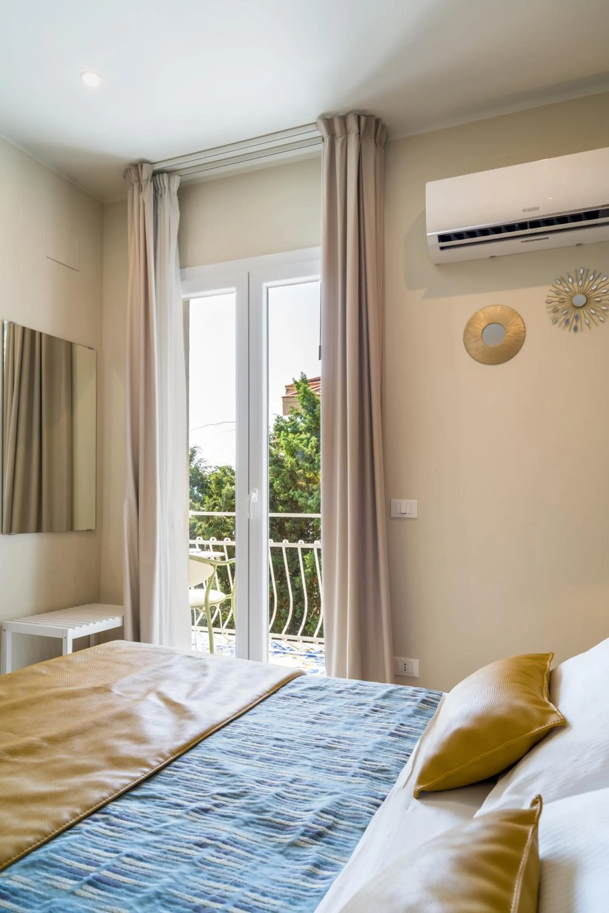 Bedroom, Bed in Hotel Rivage Taormina