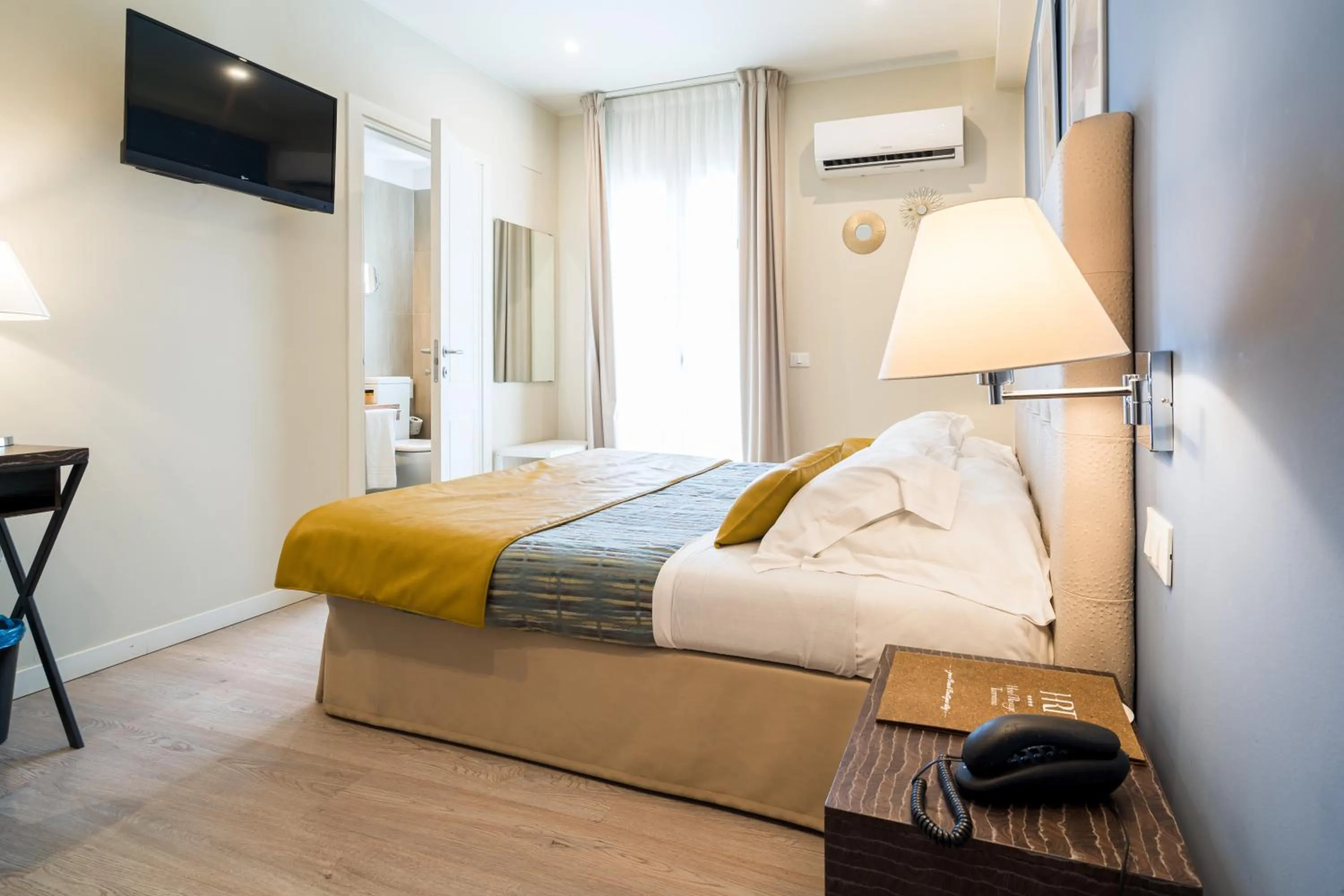 Photo of the whole room, Bed in Hotel Rivage Taormina