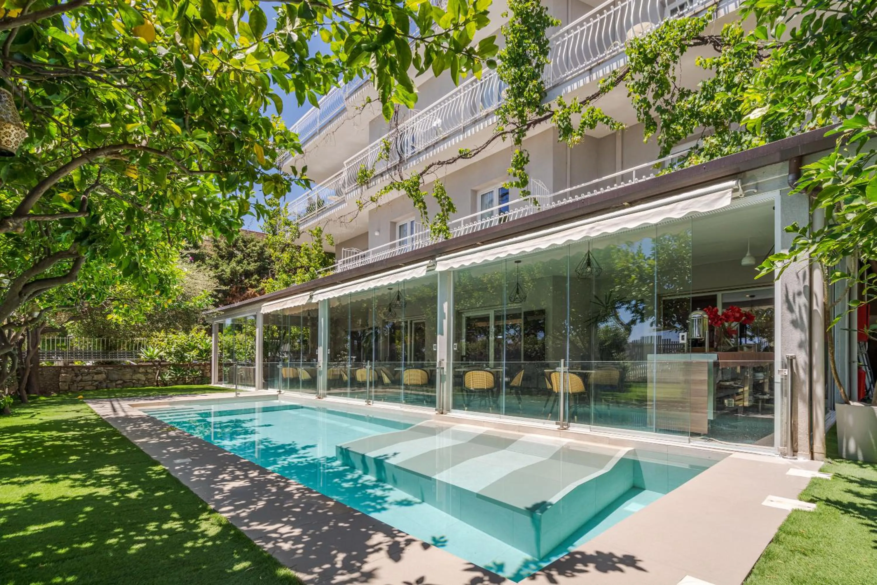 Swimming pool in Hotel Rivage Taormina