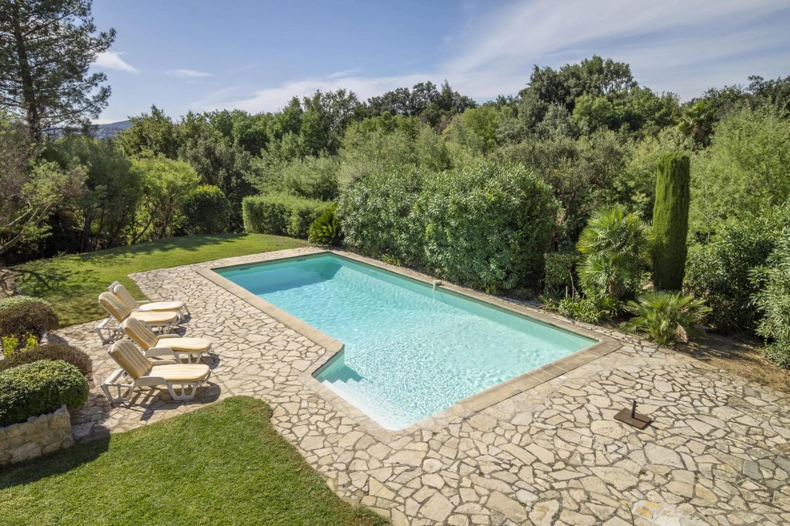 Swimming pool in Mouramour