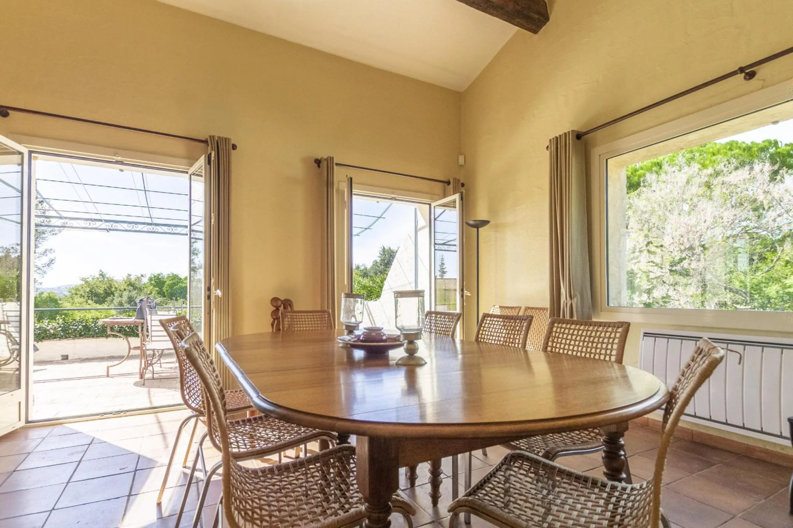 Dining area in Mouramour