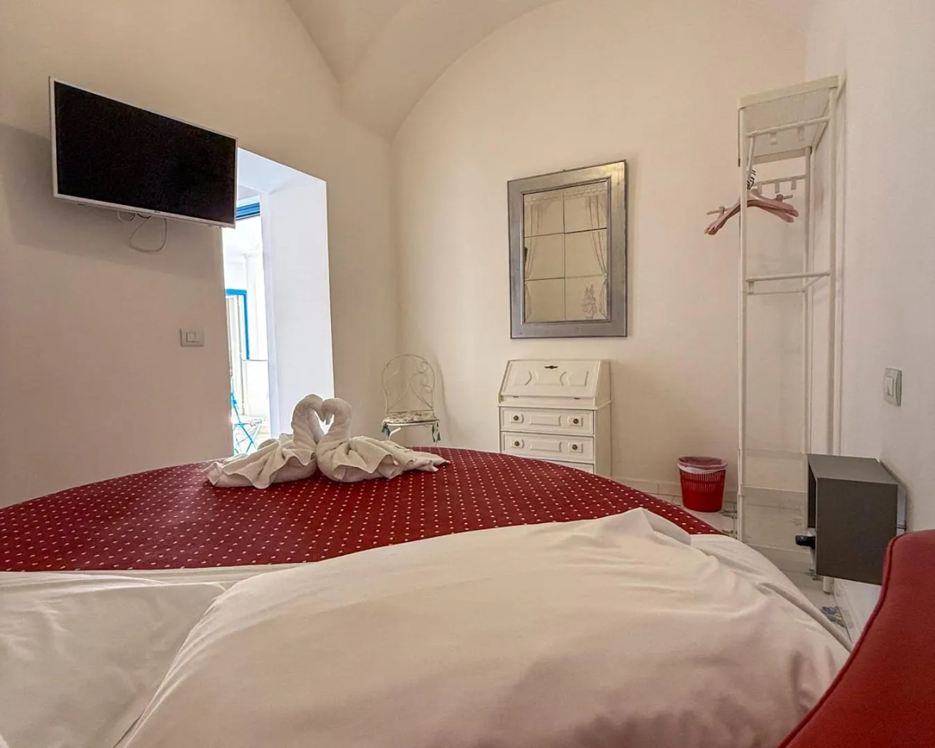 Photo of the whole room, Bed in B&B SOGNANDO VIETRI e SPA ESCLUSIVA