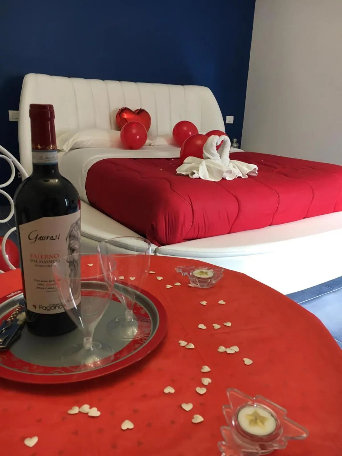 Decorative detail, Bed in B&B SOGNANDO VIETRI e SPA ESCLUSIVA