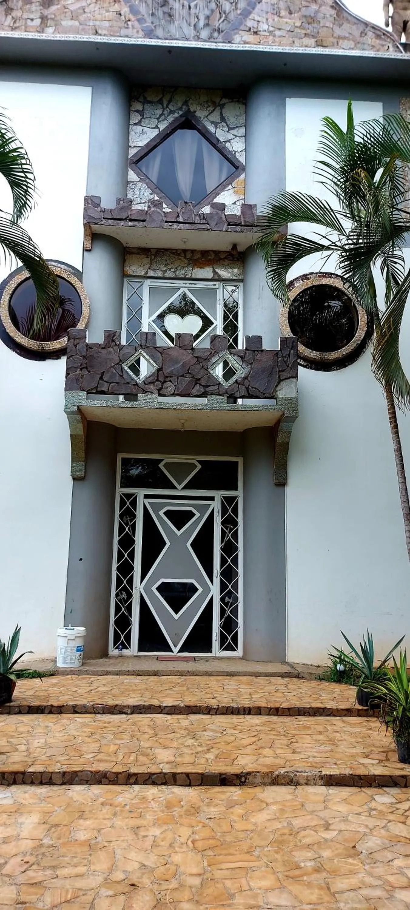 Facade/entrance in El Castillo Monte Campana