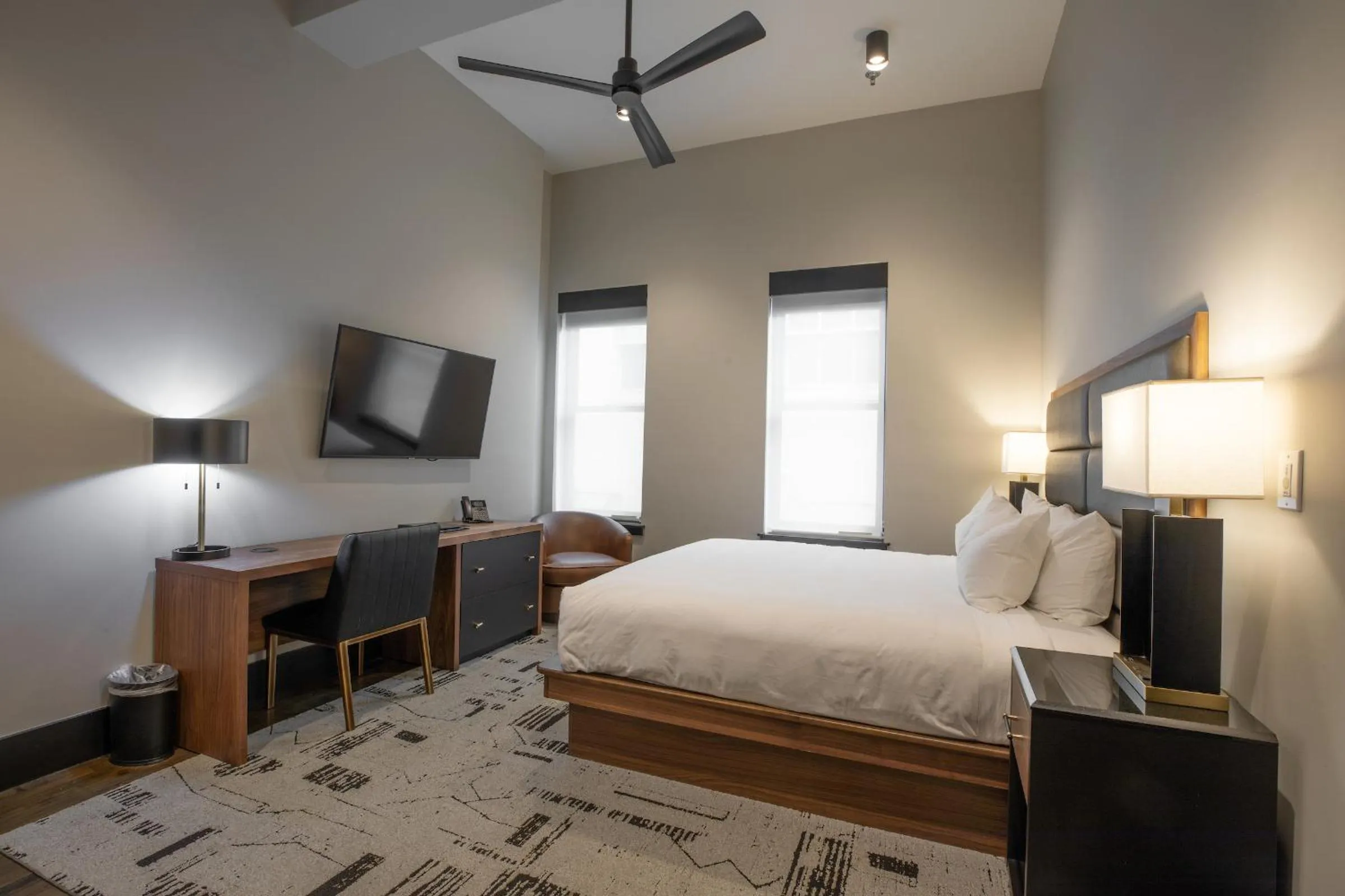 Bedroom, Bed in The Bee Hotel, Danville