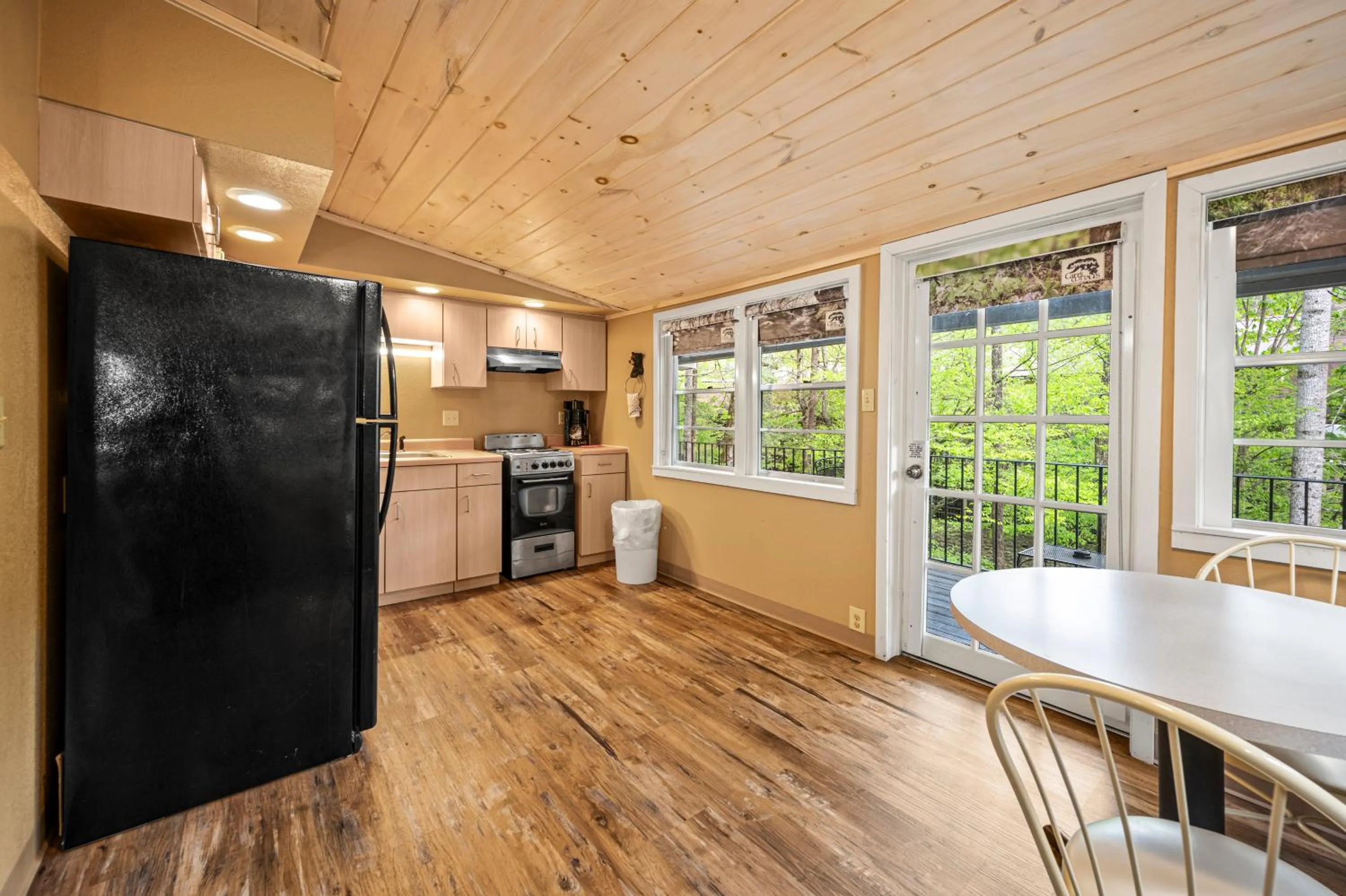 Carr's Northside Hotel and Cottages