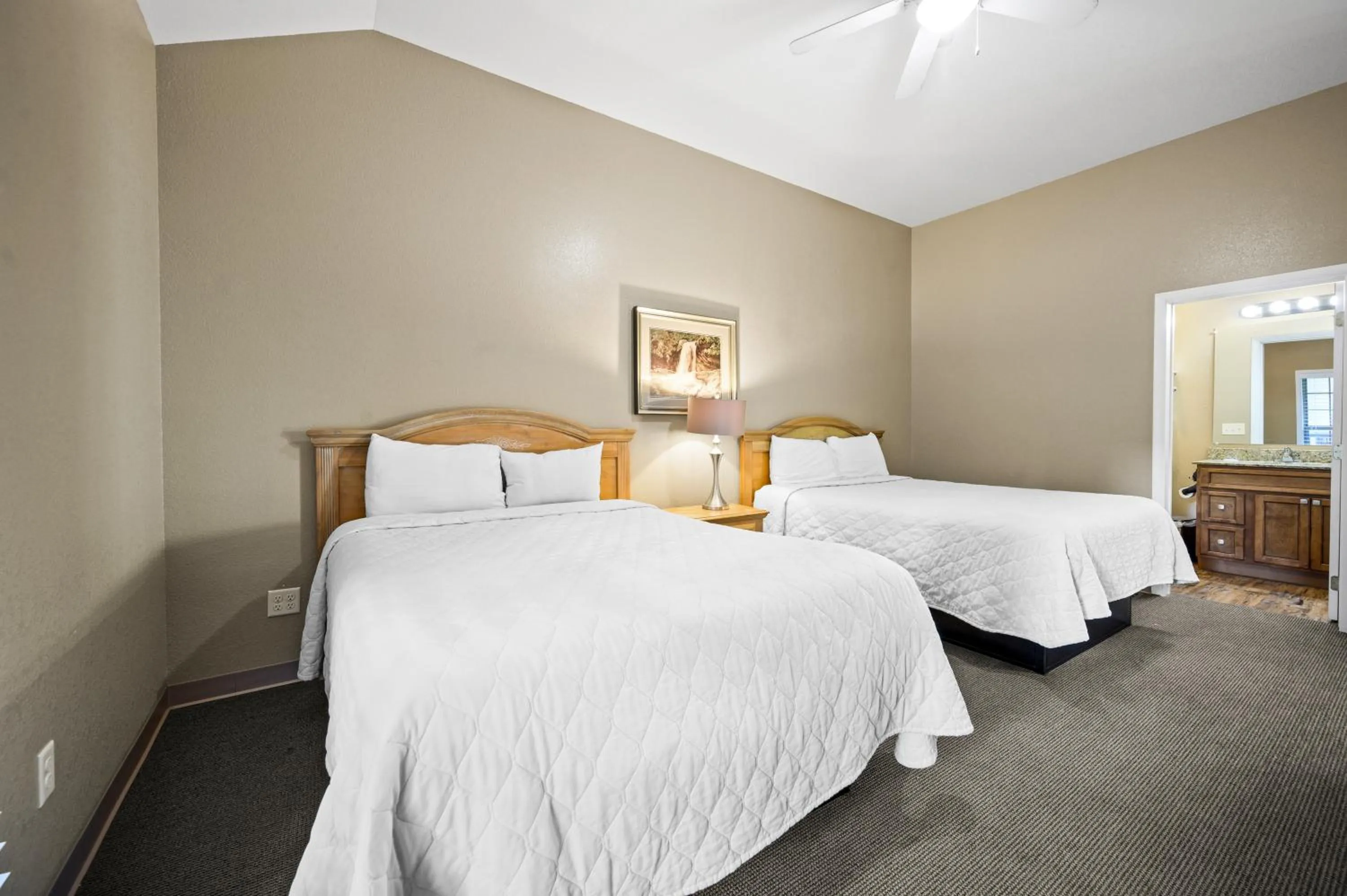 Bed in Carr's Northside Hotel and Cottages