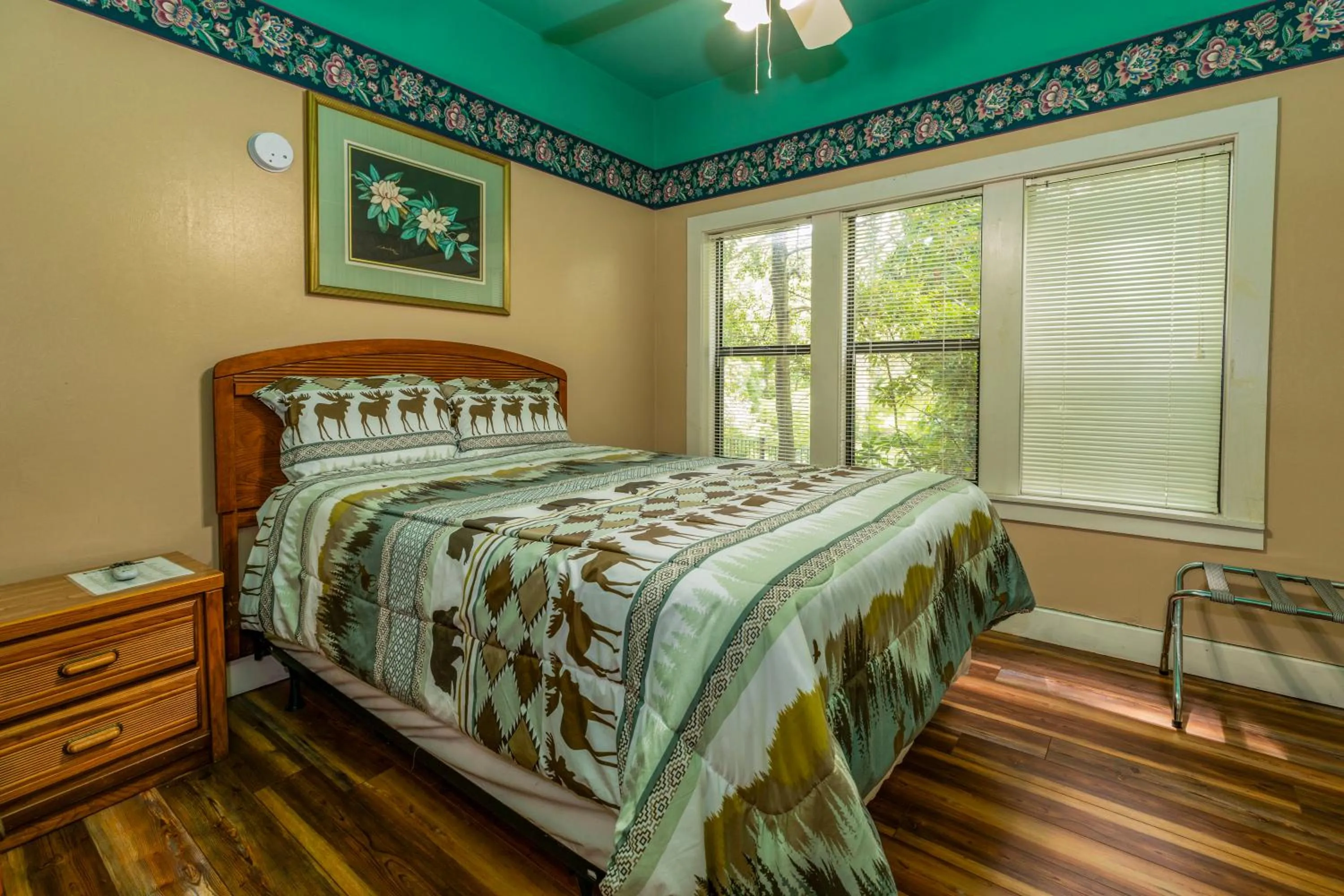 Bed in Carr's Northside Hotel and Cottages