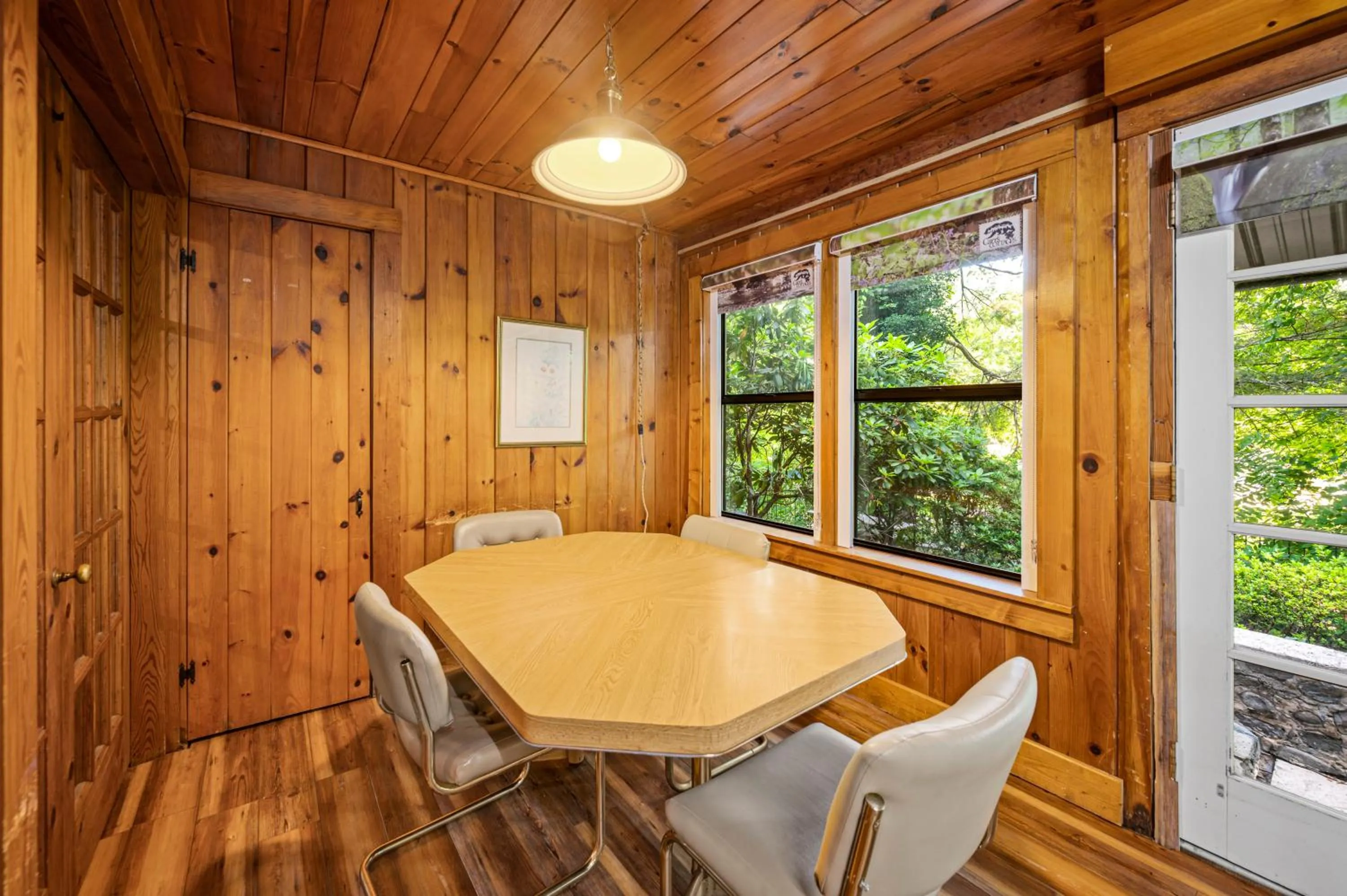 Carr's Northside Hotel and Cottages