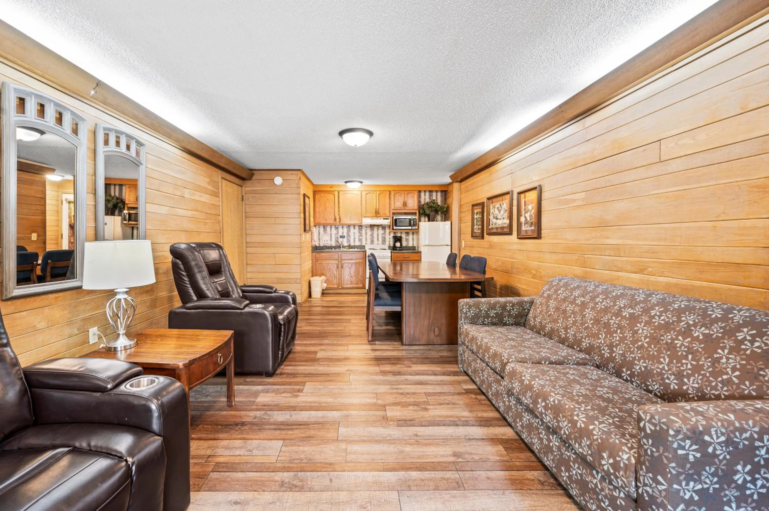 Carr's Northside Hotel and Cottages