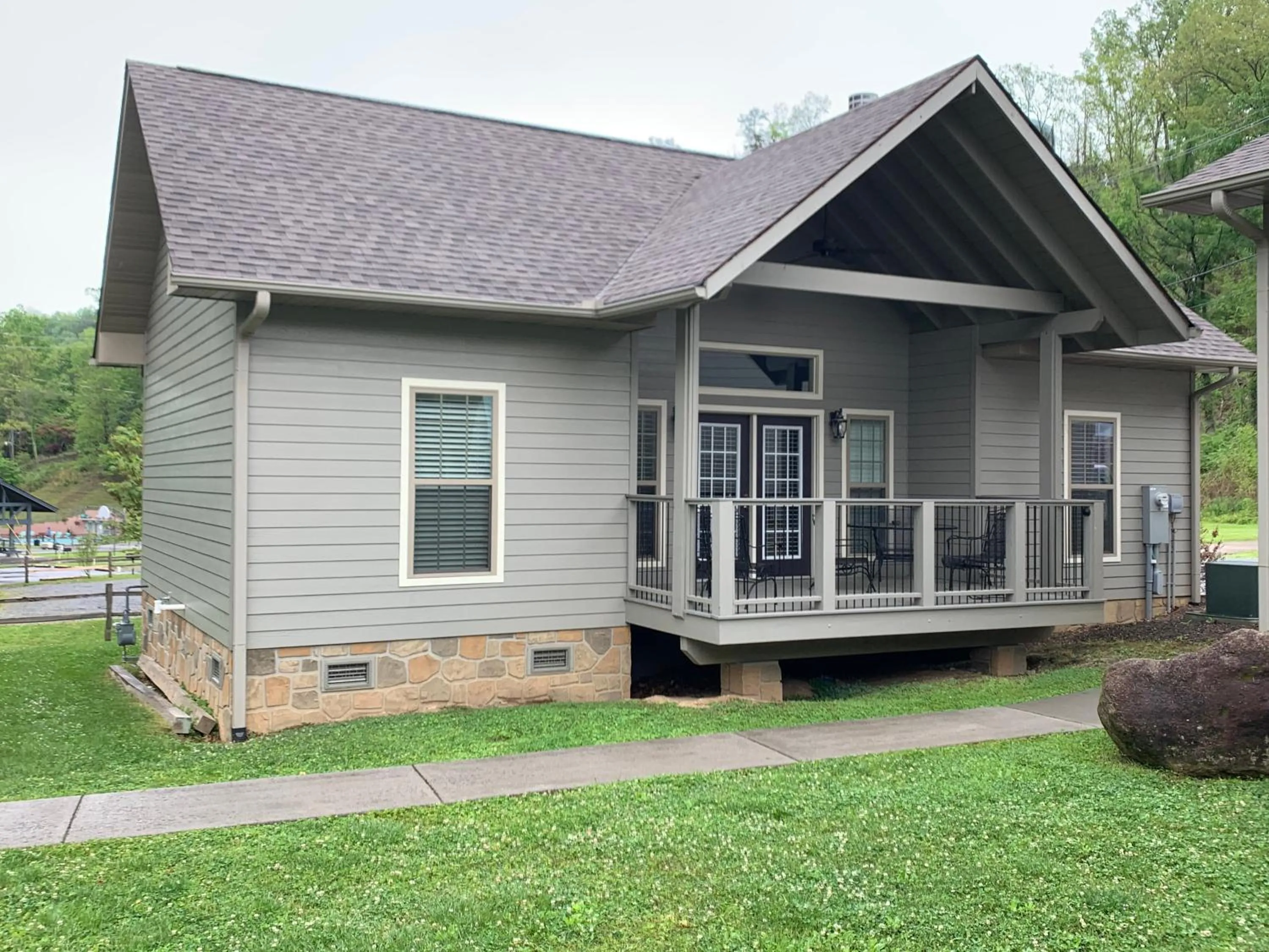Carr's Northside Hotel and Cottages