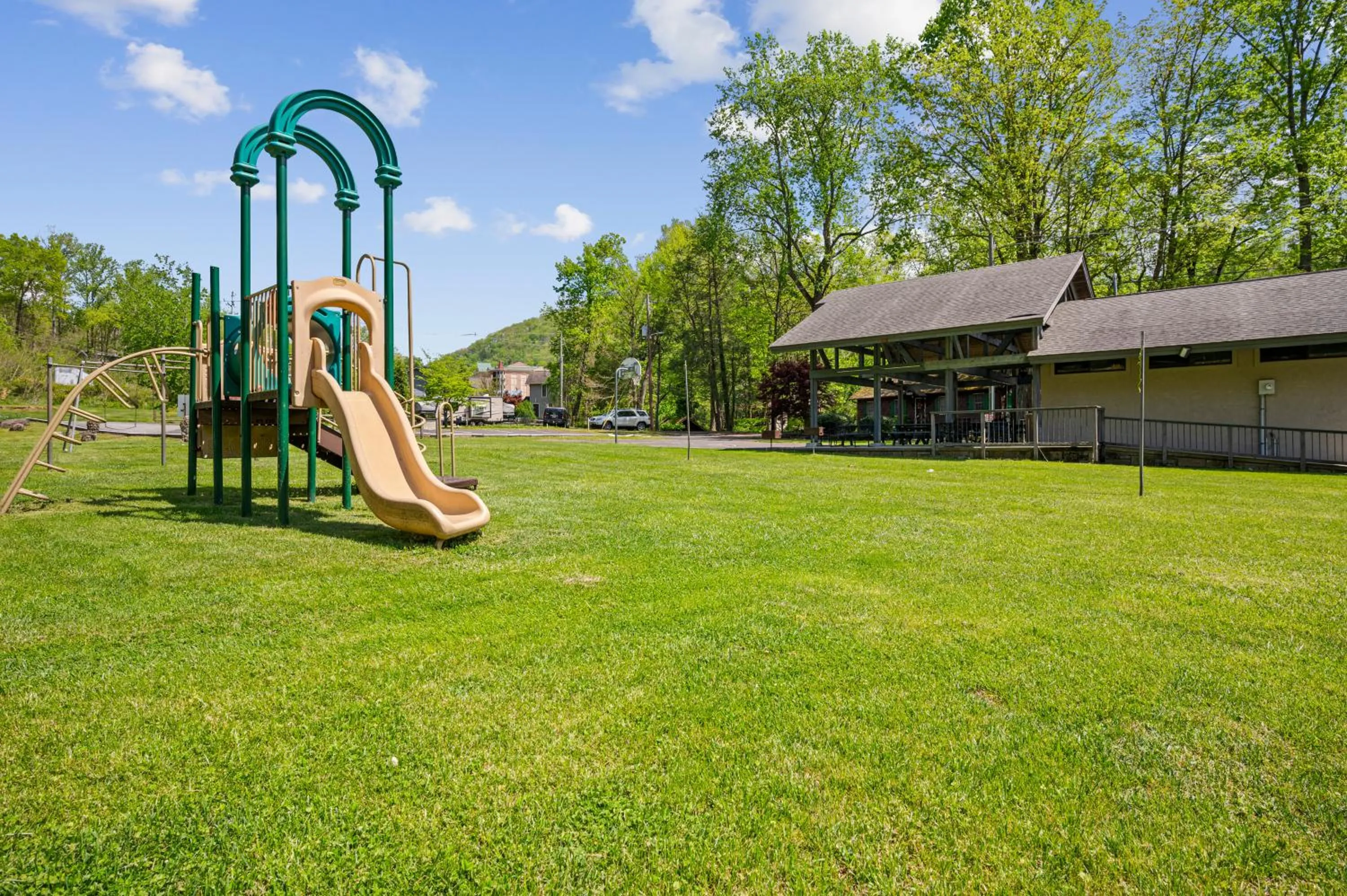 Carr's Northside Hotel and Cottages