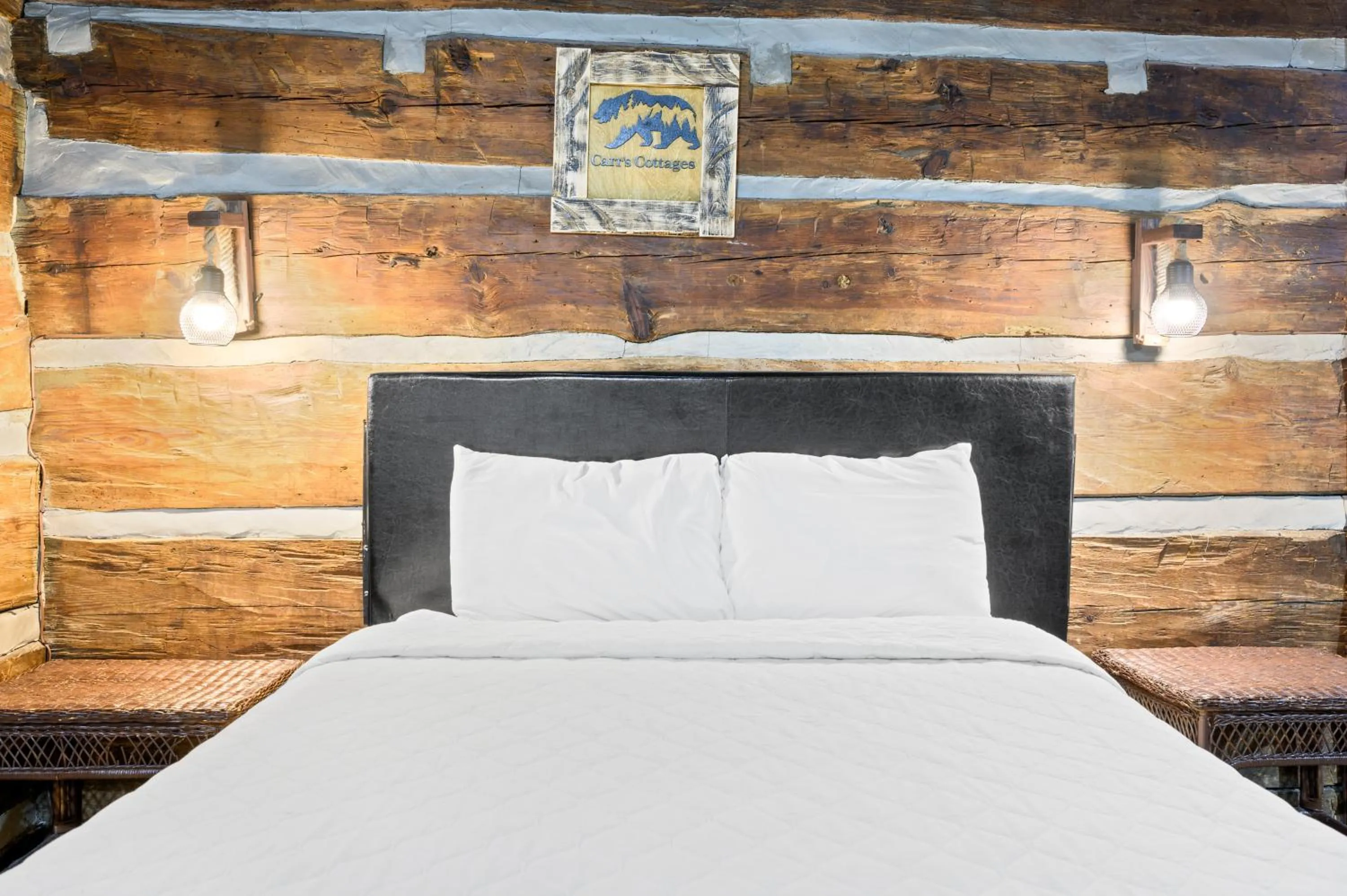 Bed in Carr's Northside Hotel and Cottages