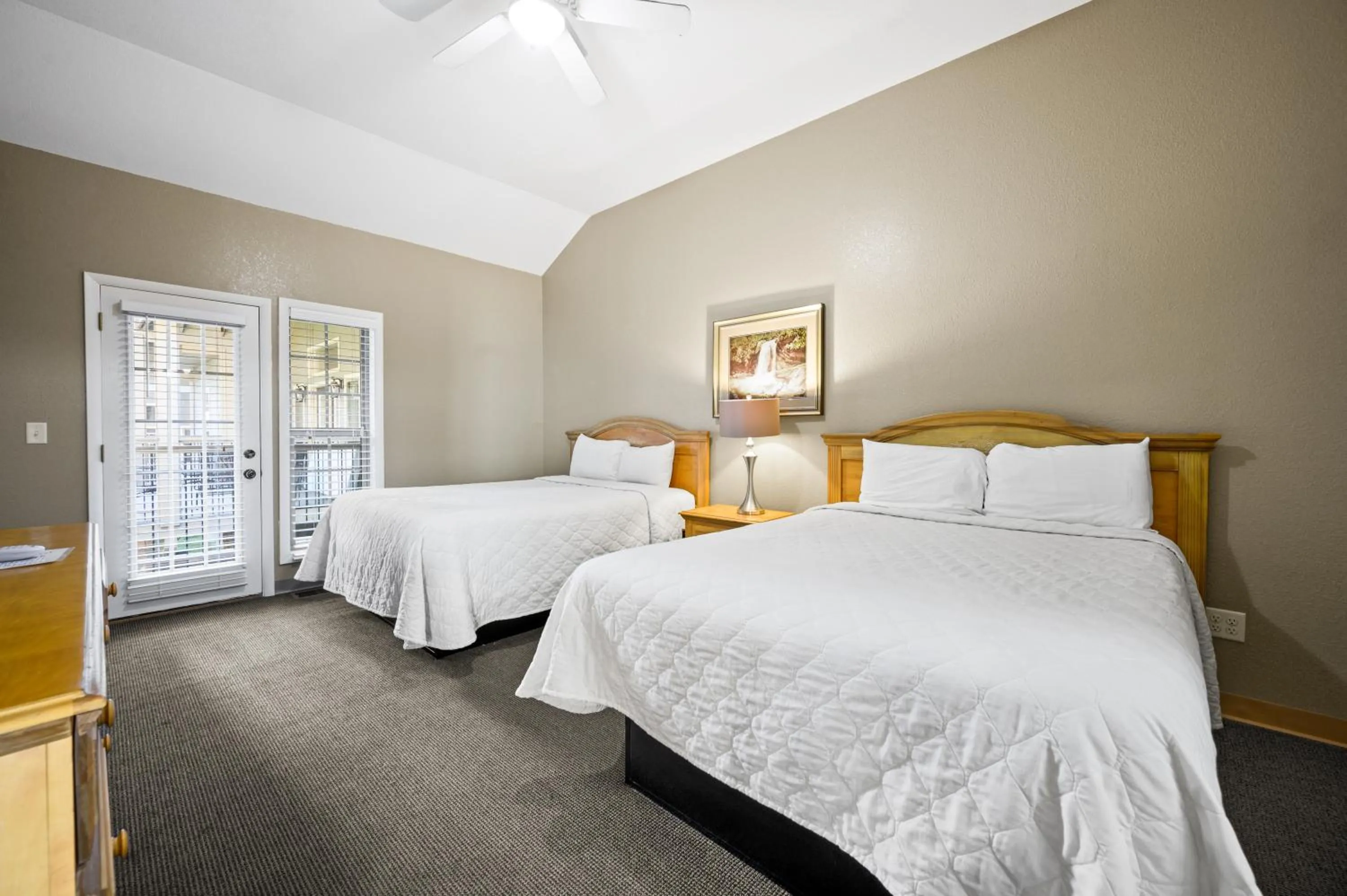 Bed in Carr's Northside Hotel and Cottages