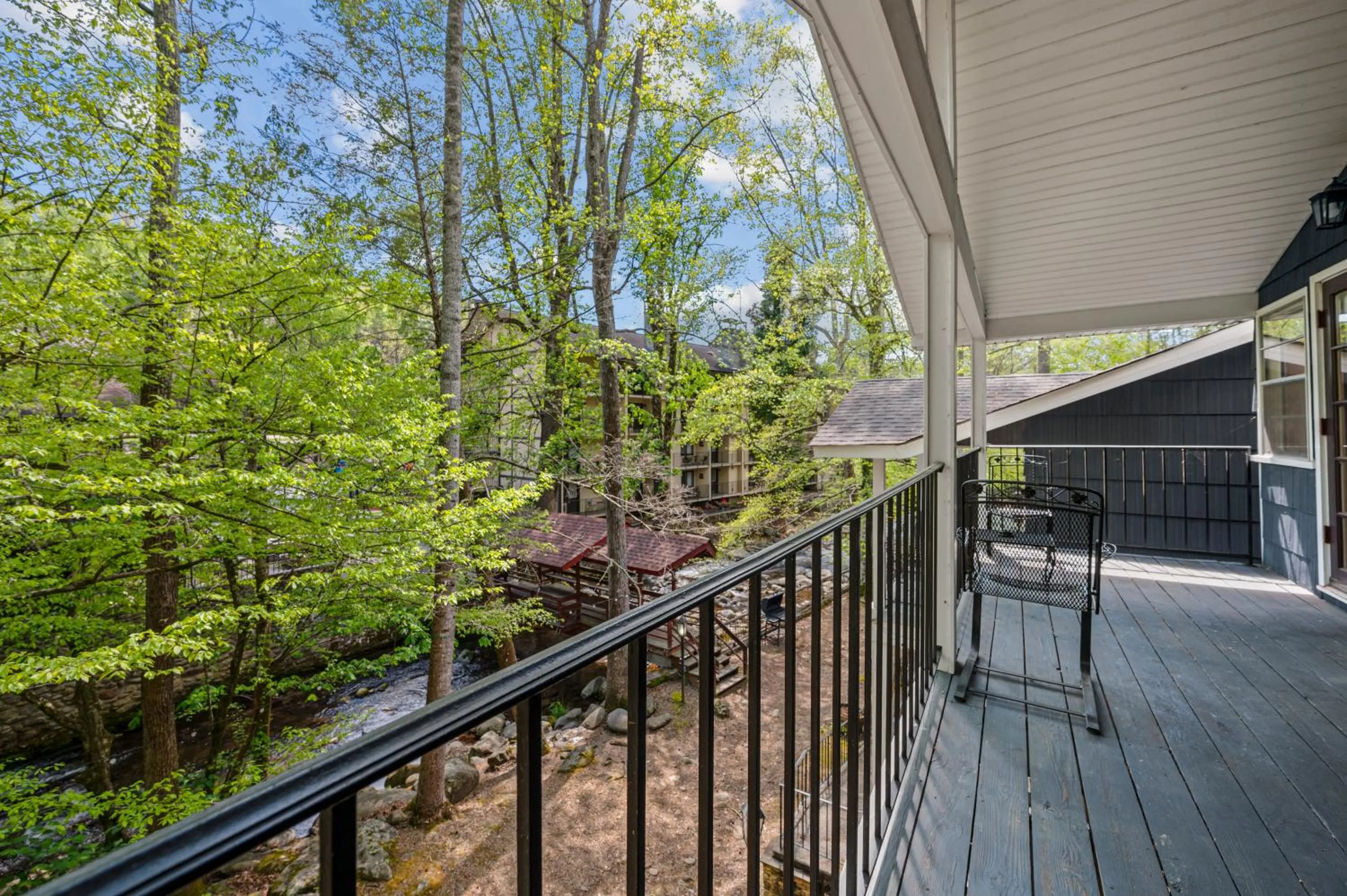 Carr's Northside Hotel and Cottages