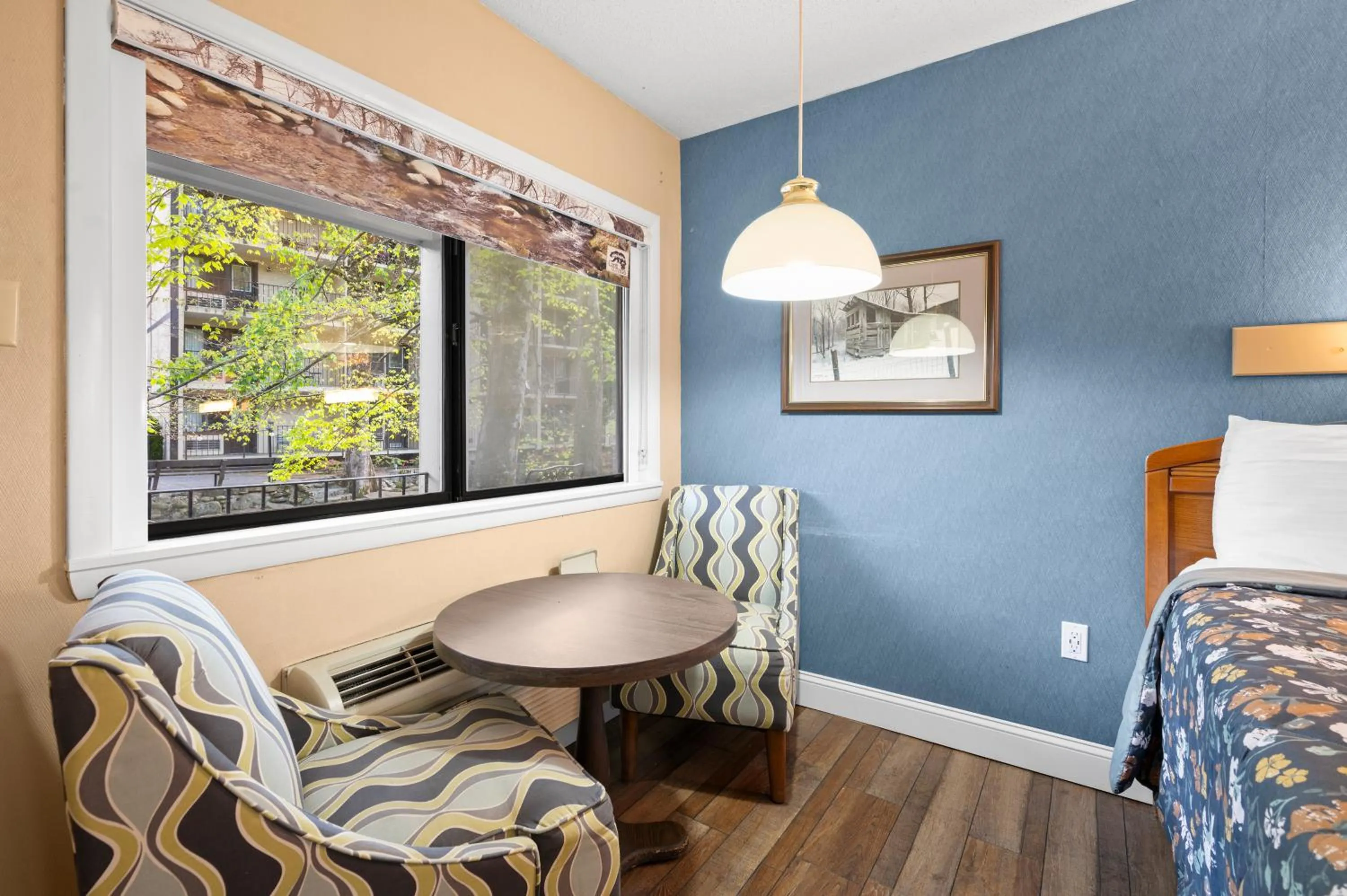 Bed in Carr's Northside Hotel and Cottages